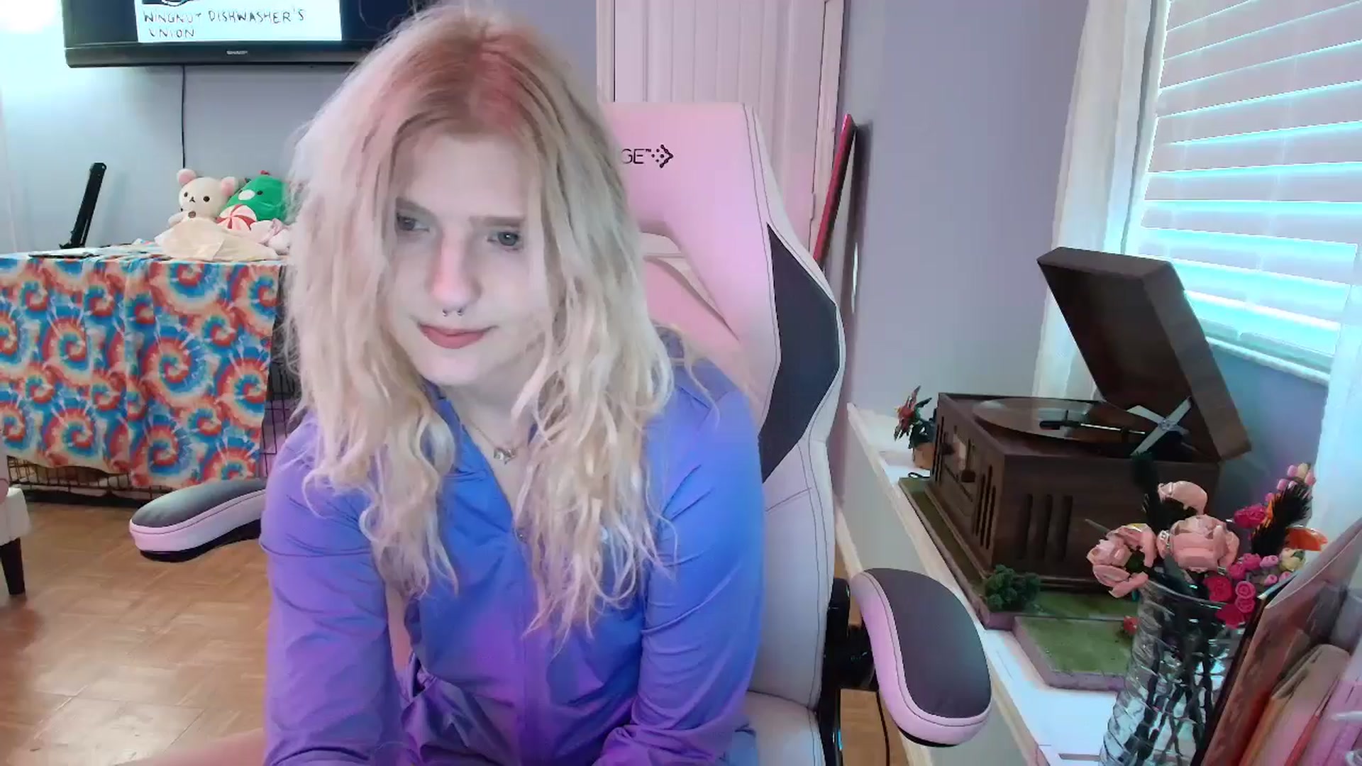 Gallery image thumbnail from DuckChan0's myfreecams stream on, 01/06/2025, 16:47 image 2 of 20