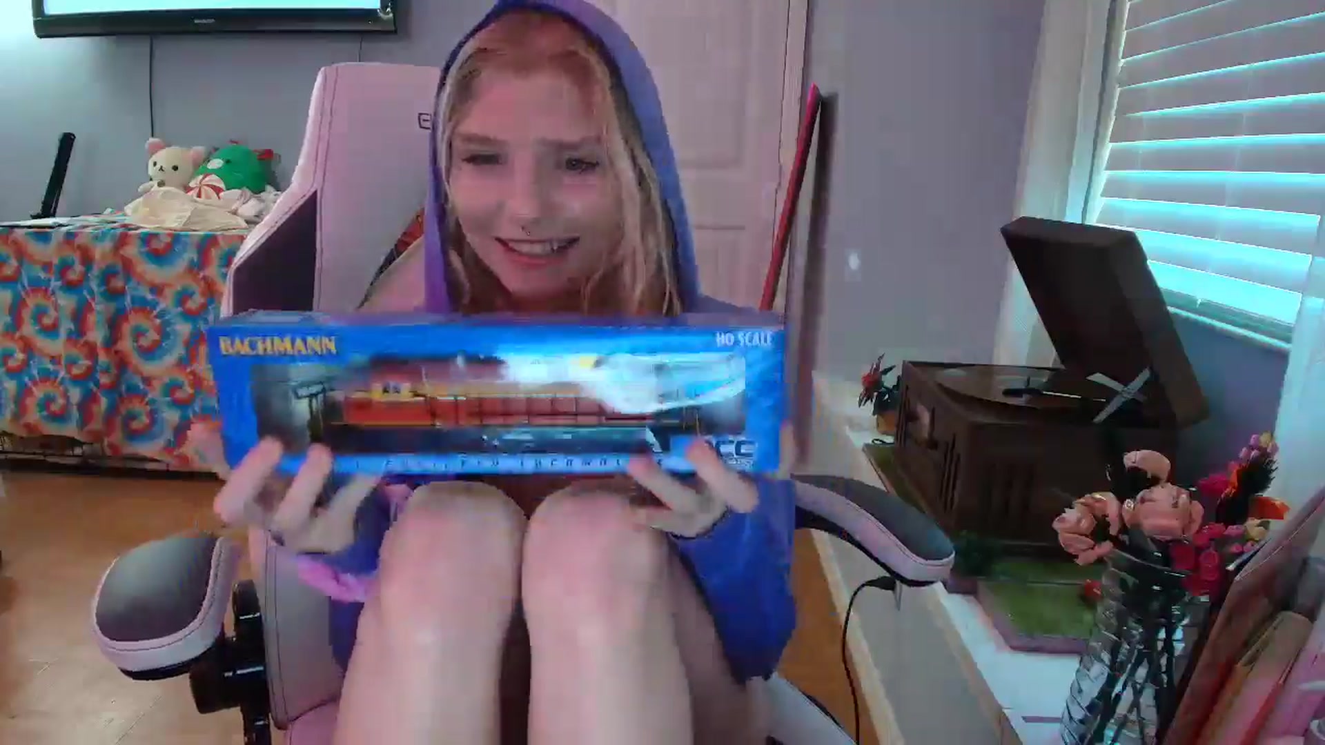 Gallery image thumbnail from DuckChan0's myfreecams stream on, 01/06/2025, 16:47 image 6 of 20