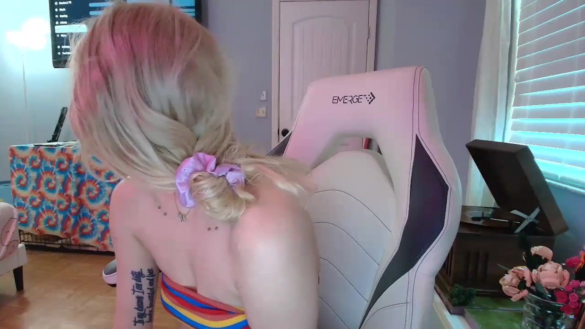 Gallery image thumbnail from DuckChan0's myfreecams stream on, 01/06/2025, 16:47 image 13 of 20