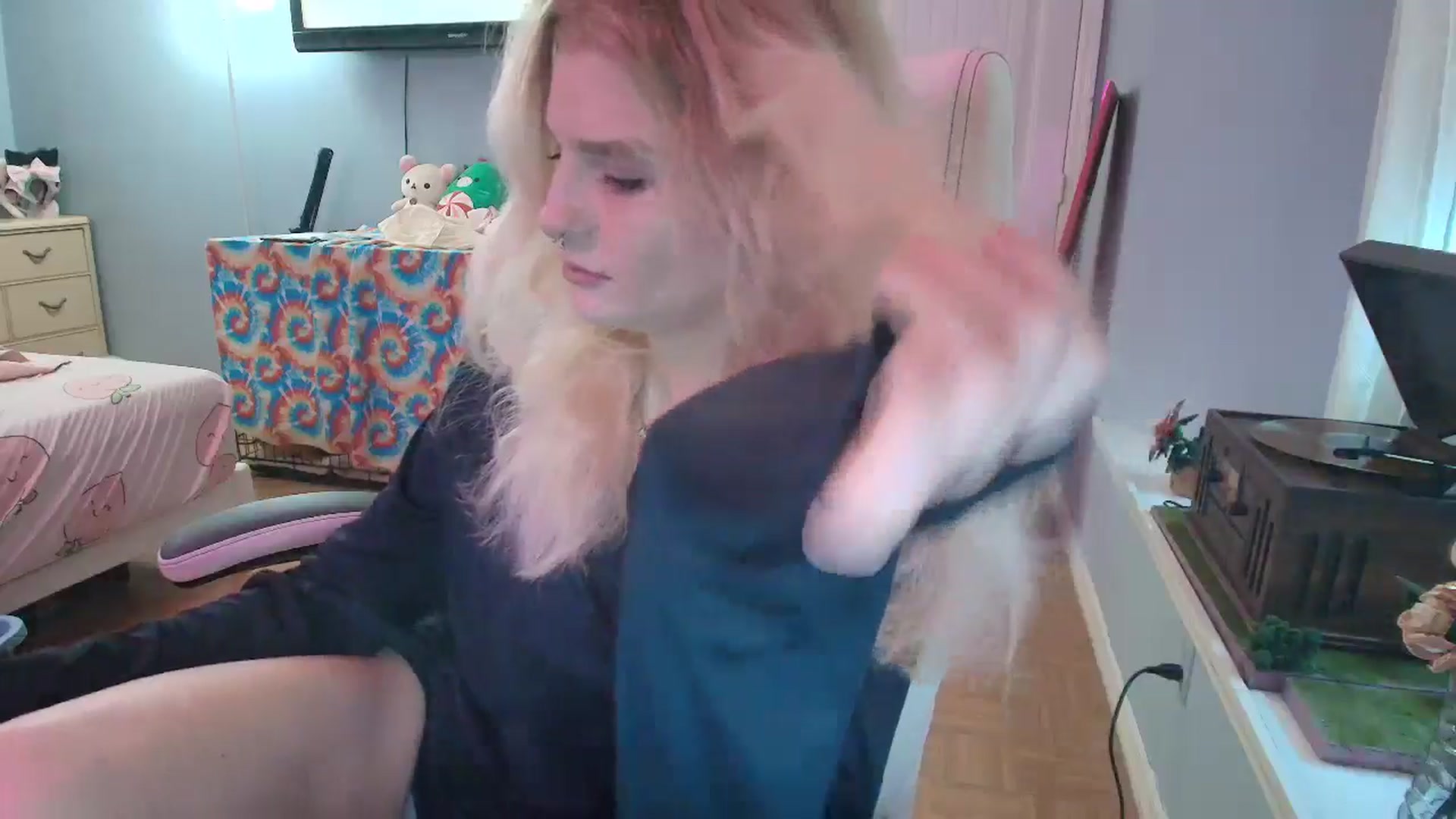 Gallery image thumbnail from DuckChan0's myfreecams stream on, 01/06/2025, 17:23 image 6 of 20