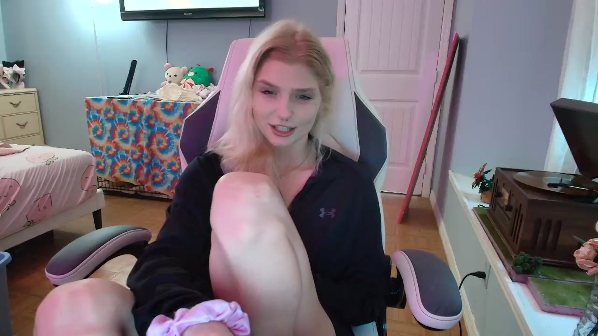 Gallery image thumbnail from DuckChan0's myfreecams stream on, 01/06/2025, 17:23 image 5 of 20