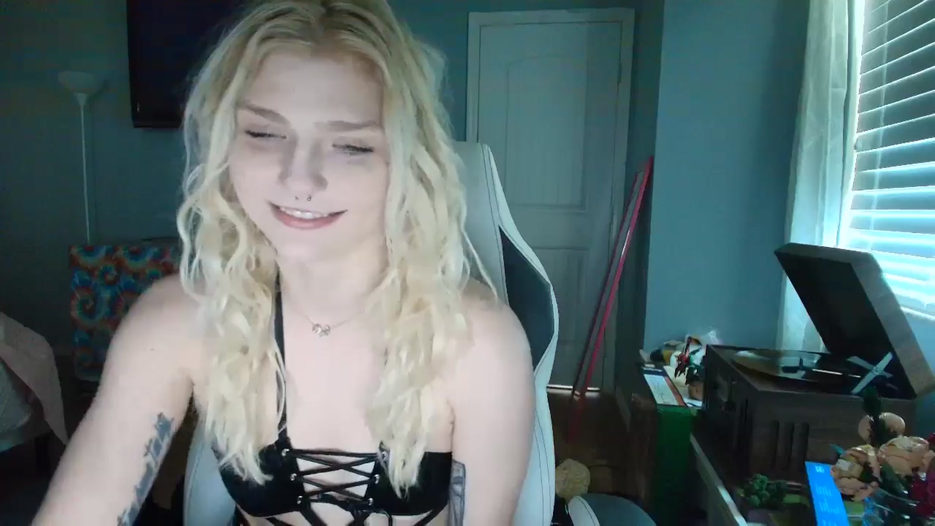 Gallery image thumbnail from DuckChan0's myfreecams stream on, 01/07/2025, 18:48 image 7 of 20