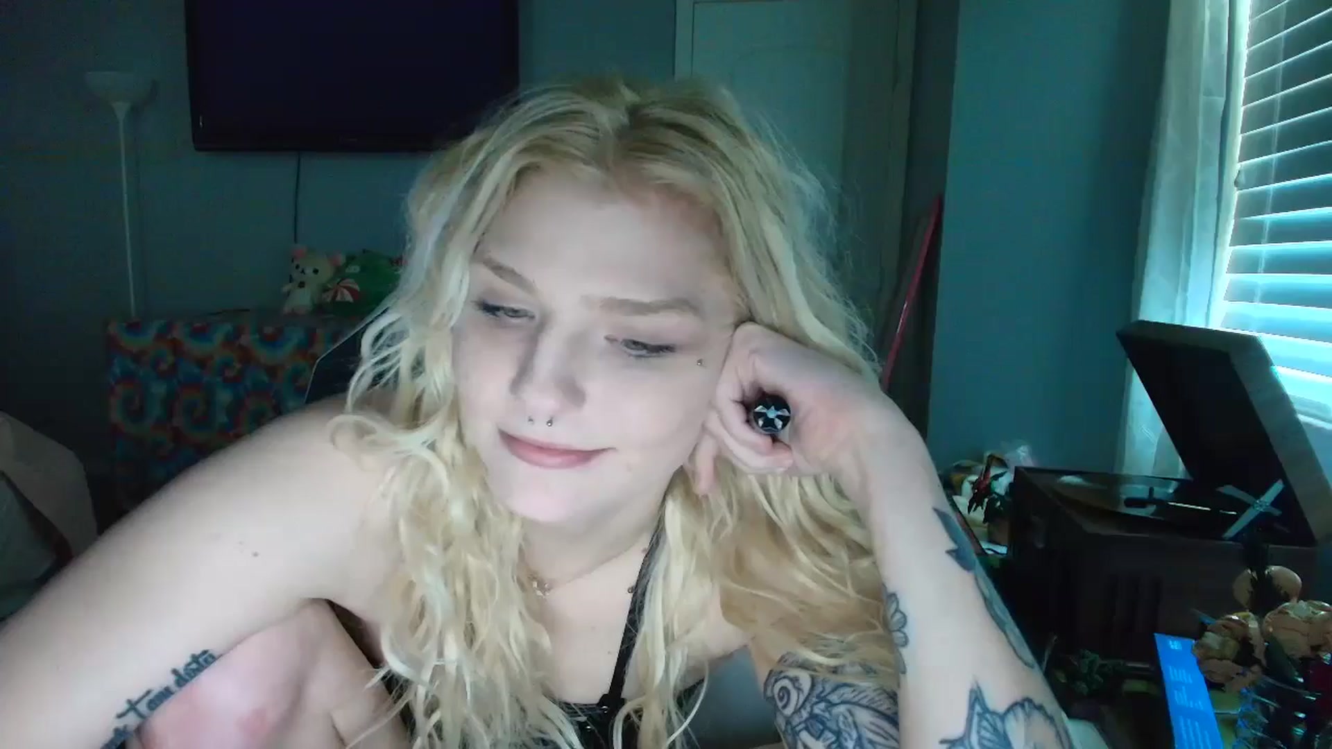 Gallery image thumbnail from DuckChan0's myfreecams stream on, 01/07/2025, 18:48 image 1 of 20