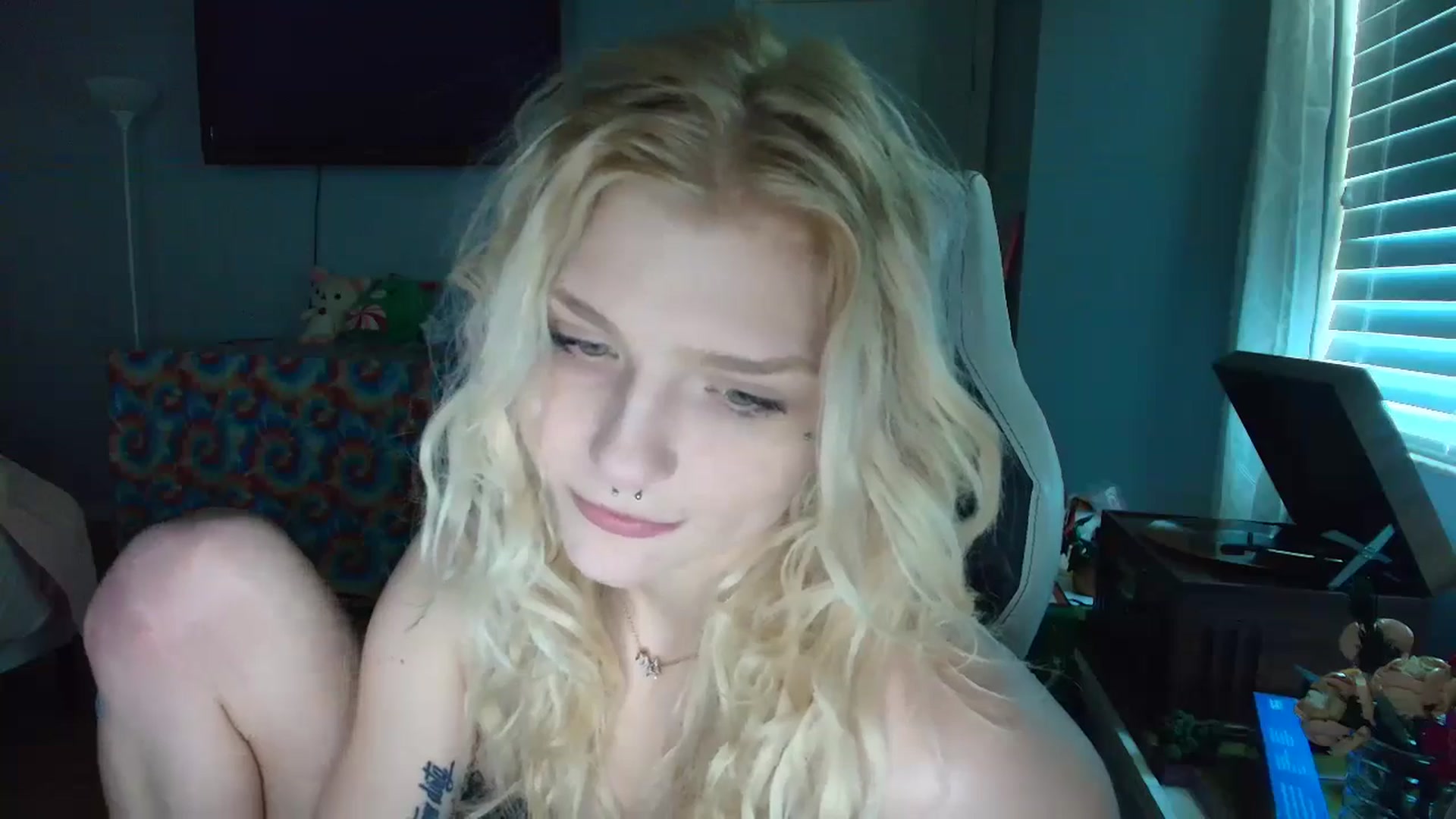 Gallery image thumbnail from DuckChan0's myfreecams stream on, 01/07/2025, 18:48 image 10 of 20