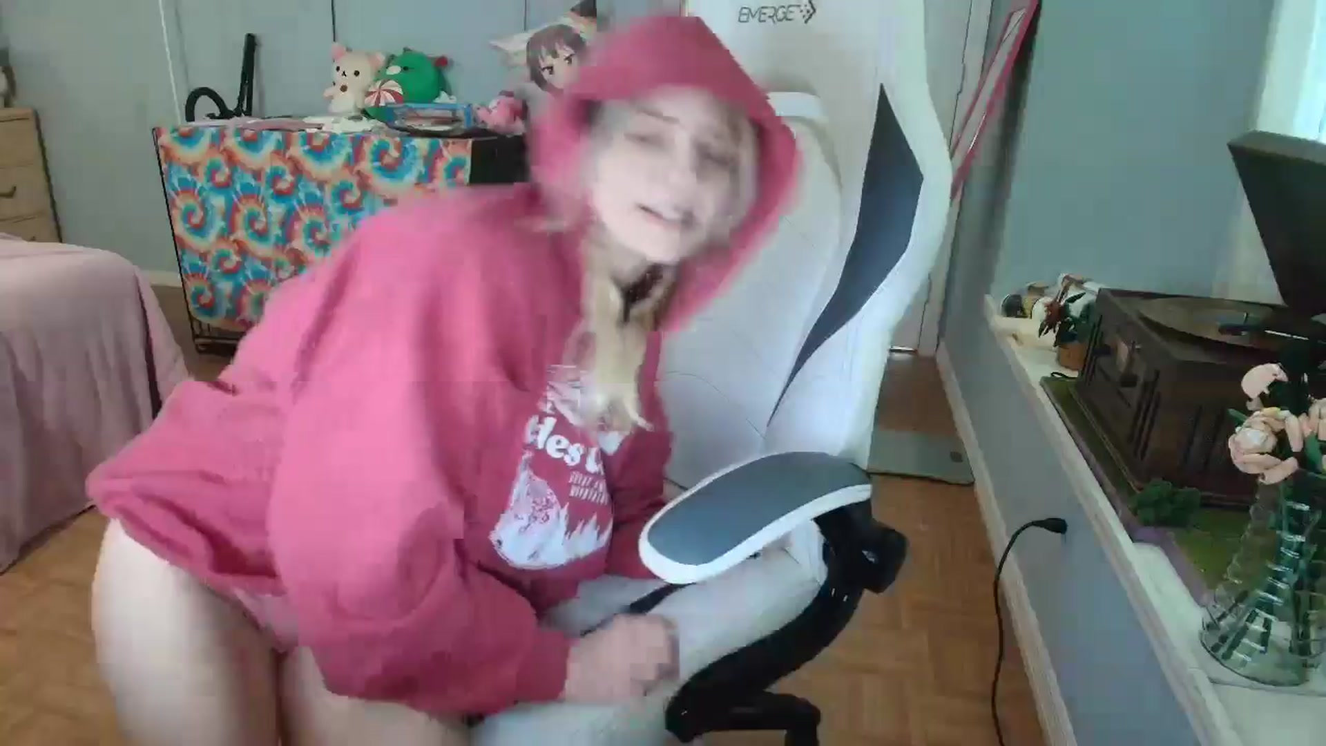 Gallery image thumbnail from DuckChan0's myfreecams stream on, 01/08/2025, 17:06 image 20 of 20