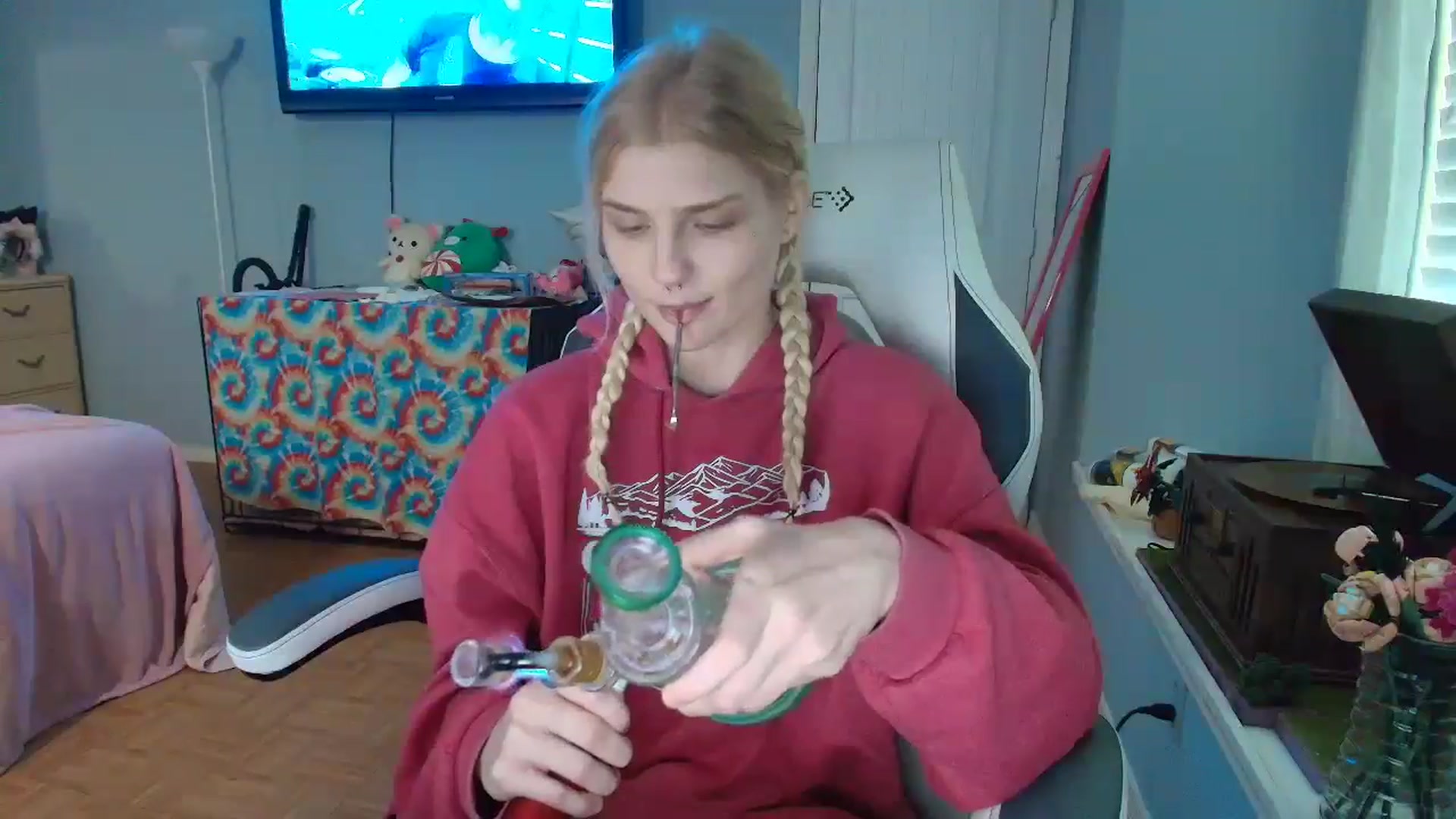 Gallery image thumbnail from DuckChan0's myfreecams stream on, 01/08/2025, 17:06 image 2 of 20
