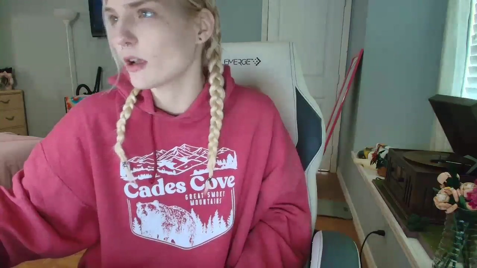 Gallery image thumbnail from DuckChan0's myfreecams stream on, 01/08/2025, 17:06 image 4 of 20
