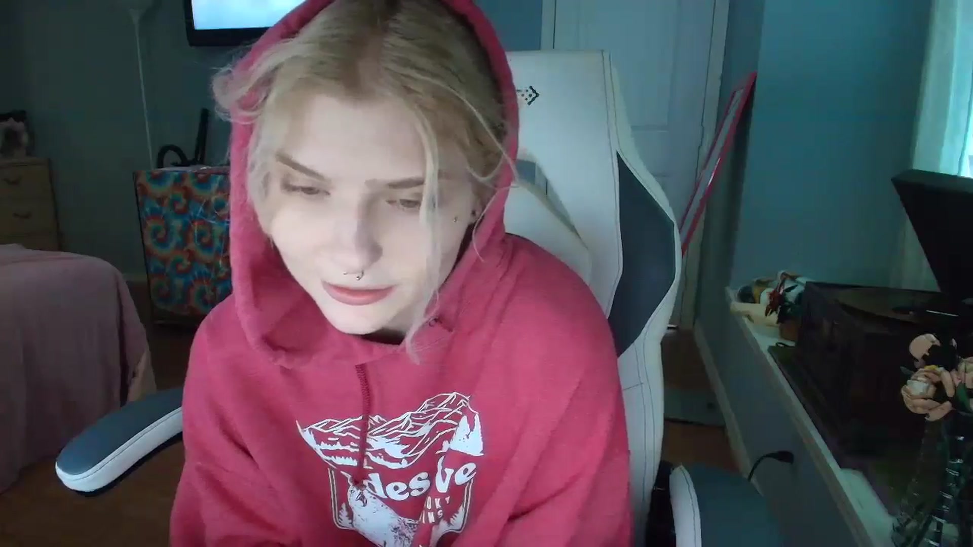 Gallery image thumbnail from DuckChan0's myfreecams stream on, 01/08/2025, 18:25 image 13 of 20