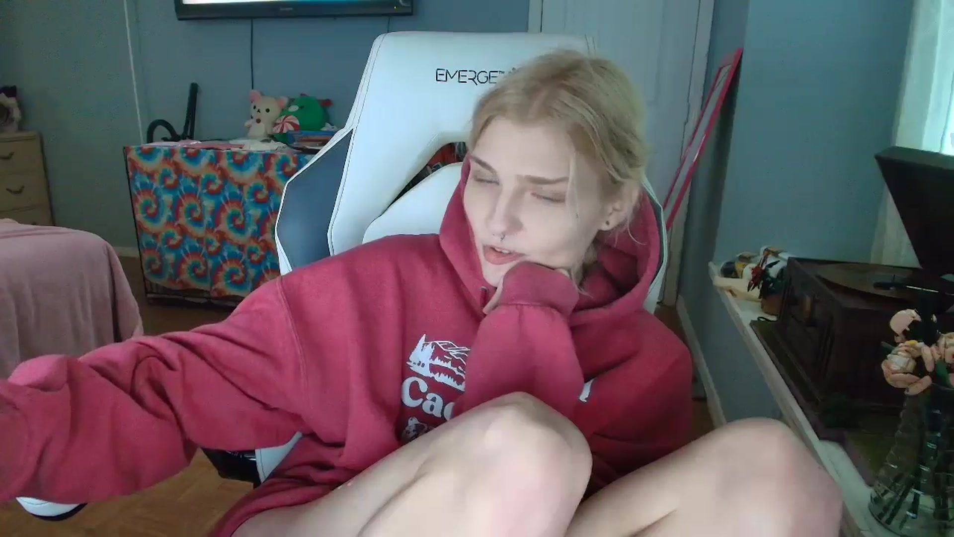 Gallery image thumbnail from DuckChan0's myfreecams stream on, 01/08/2025, 18:25 image 8 of 20