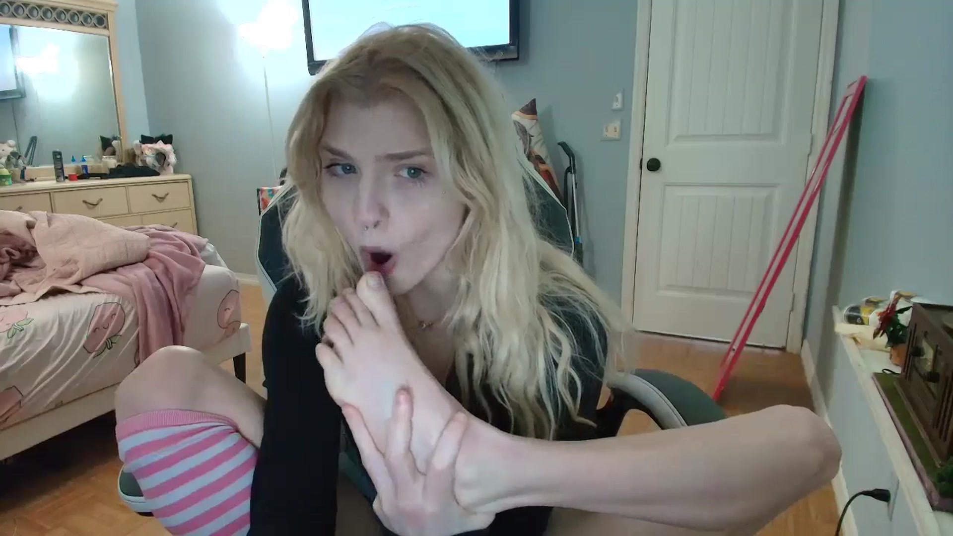 Gallery image thumbnail from DuckChan0's myfreecams stream on, 01/09/2025, 15:01 image 18 of 20