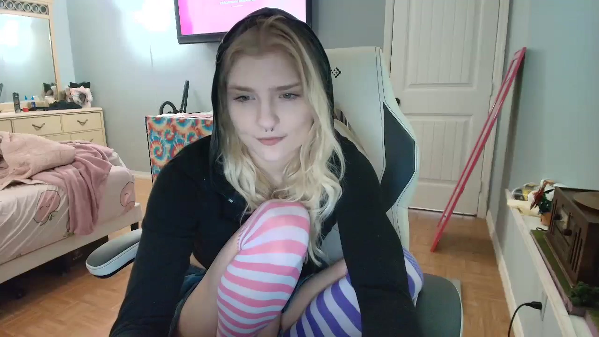 Gallery image thumbnail from DuckChan0's myfreecams stream on, 01/09/2025, 15:01 image 8 of 20