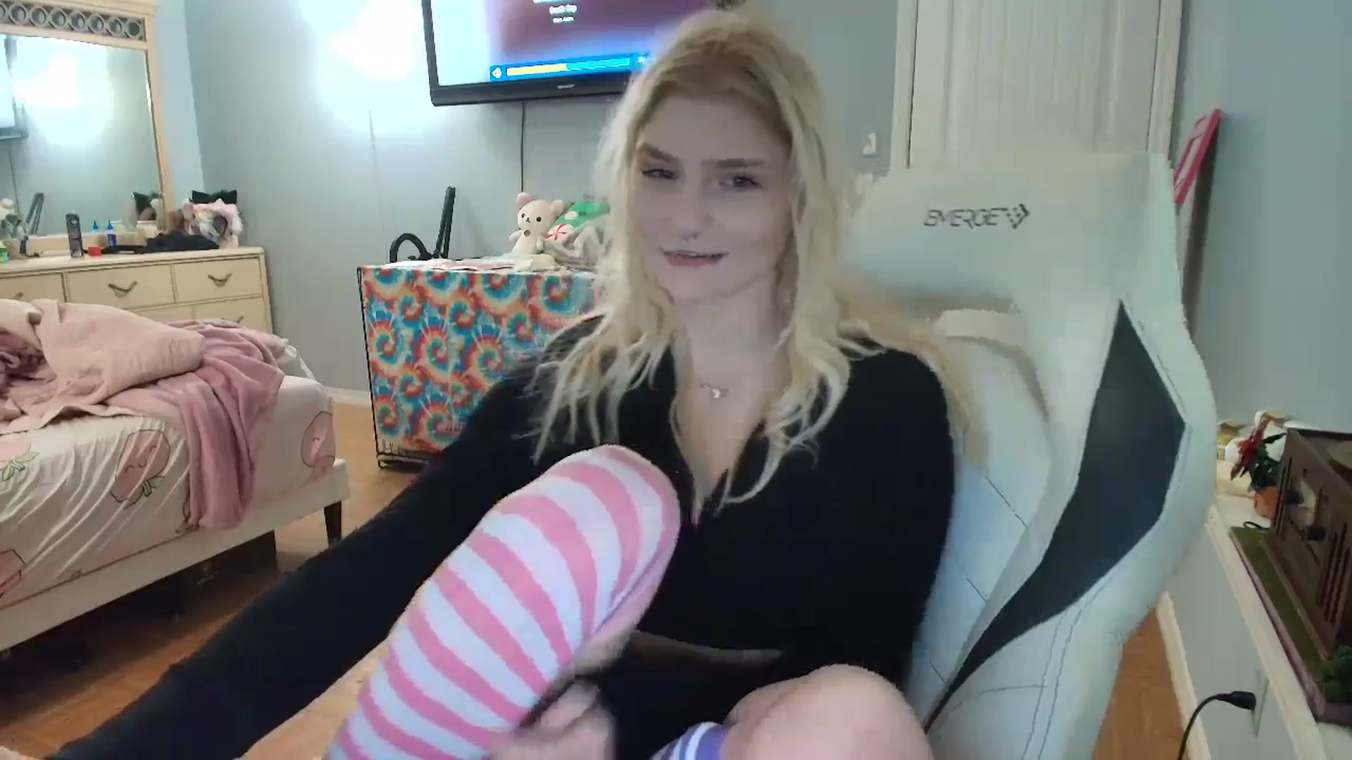 Gallery image thumbnail from DuckChan0's myfreecams stream on, 01/09/2025, 15:01 image 14 of 20