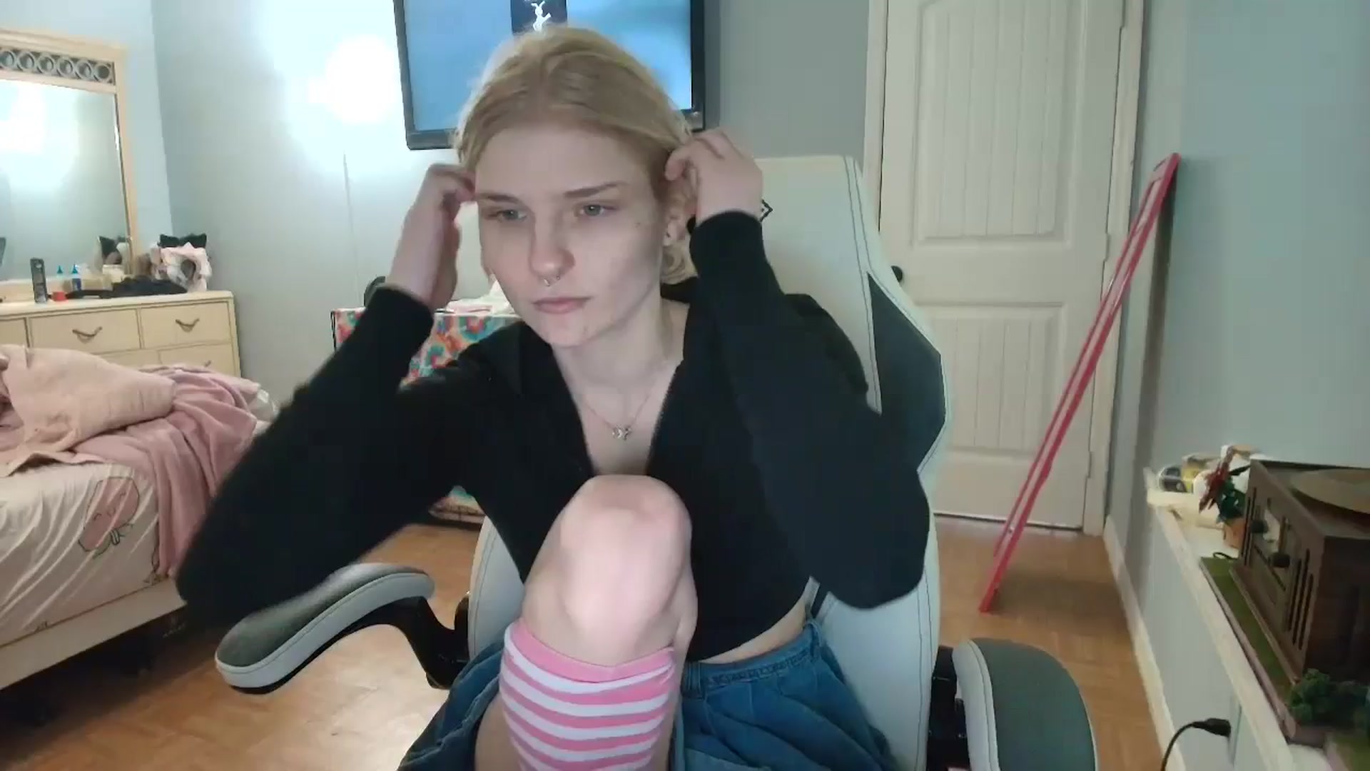 Gallery image thumbnail from DuckChan0's myfreecams stream on, 01/09/2025, 15:01 image 1 of 20
