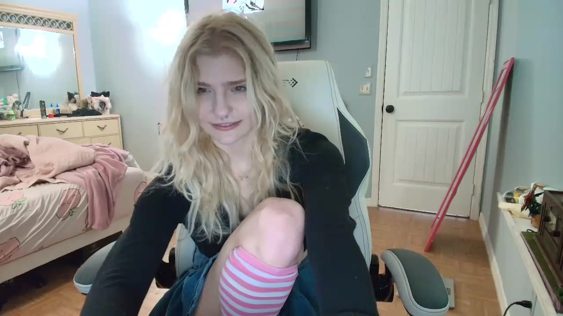 Gallery image thumbnail from DuckChan0's myfreecams stream on, 01/09/2025, 15:01 image 20 of 20