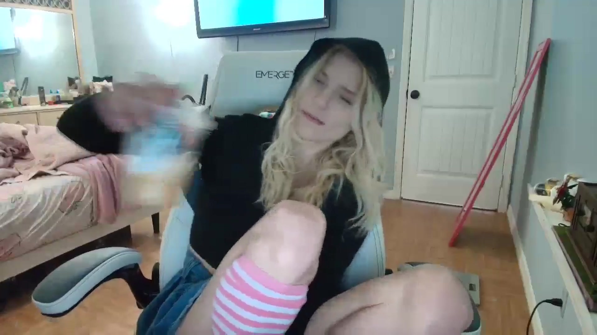 Gallery image thumbnail from DuckChan0's myfreecams stream on, 01/09/2025, 15:37 image 6 of 20