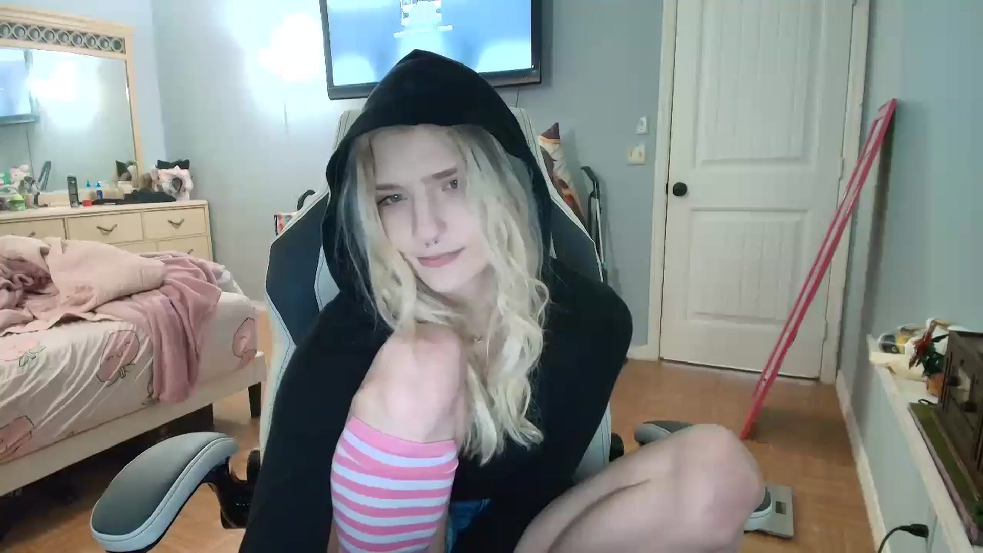 Gallery image thumbnail from DuckChan0's myfreecams stream on, 01/09/2025, 15:37 image 8 of 20