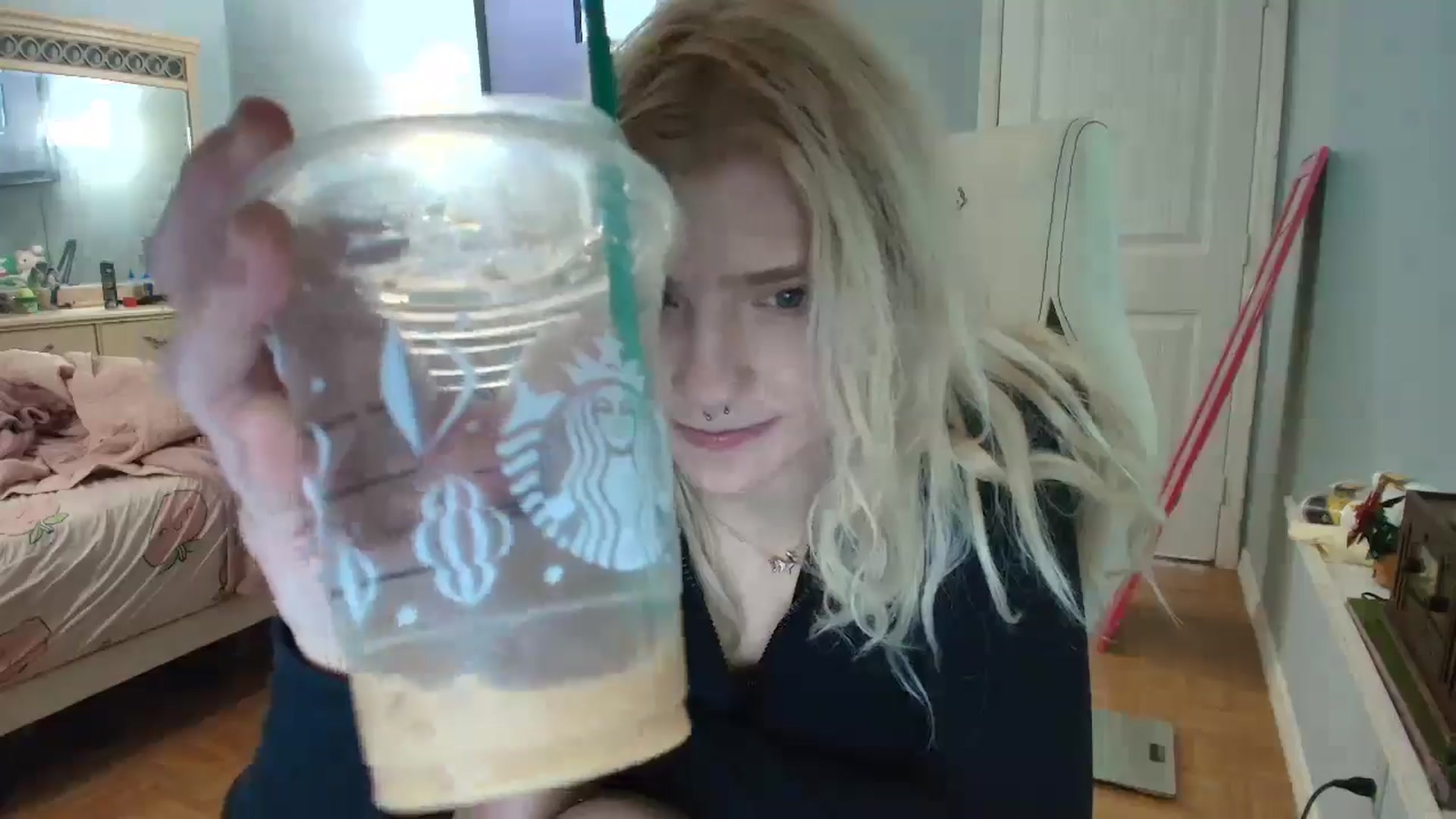 Gallery image thumbnail from DuckChan0's myfreecams stream on, 01/09/2025, 15:37 image 14 of 20