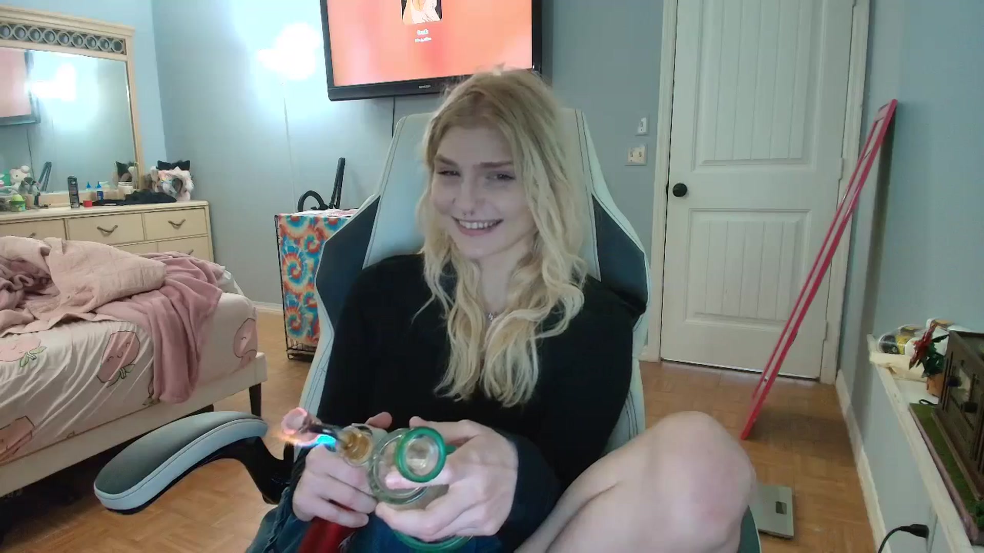 Gallery image thumbnail from DuckChan0's myfreecams stream on, 01/09/2025, 15:37 image 11 of 20