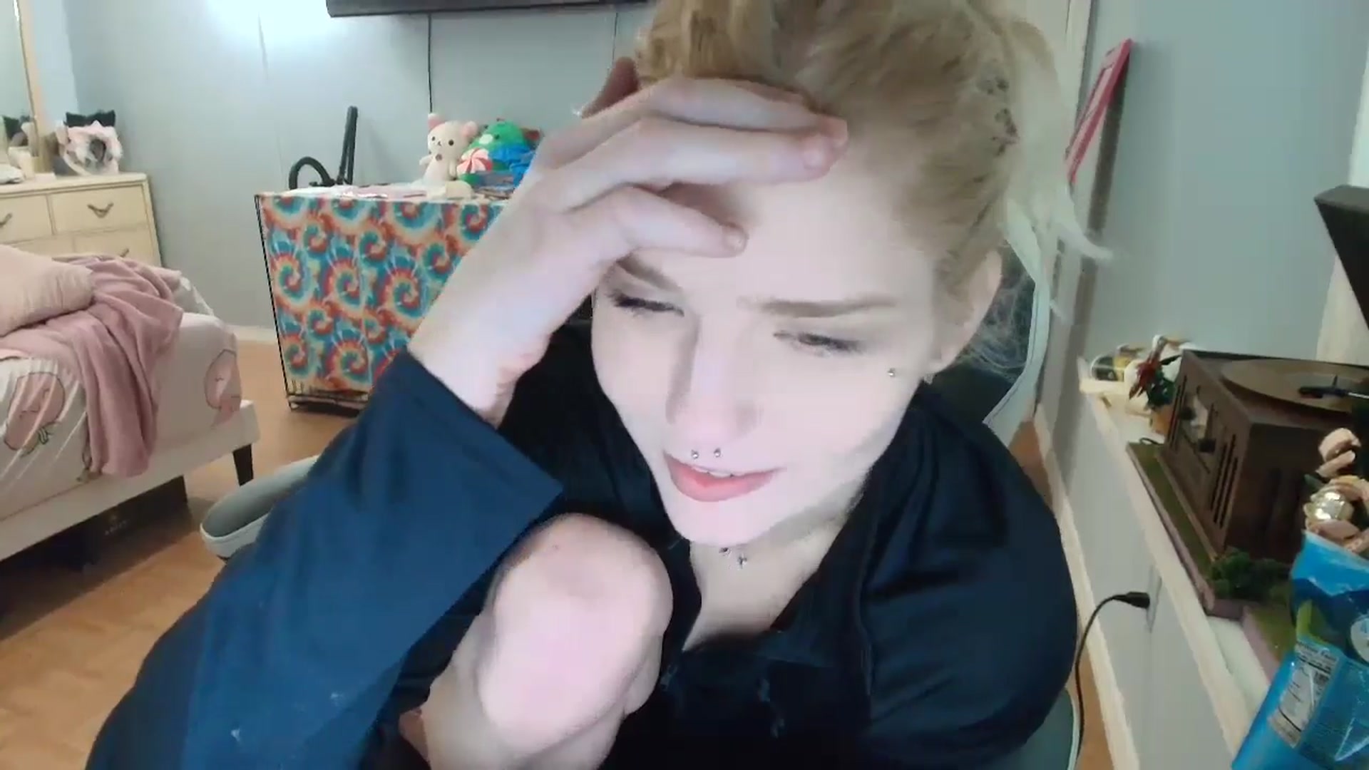 Gallery image thumbnail from DuckChan0's myfreecams stream on, 01/09/2025, 16:30 image 13 of 20
