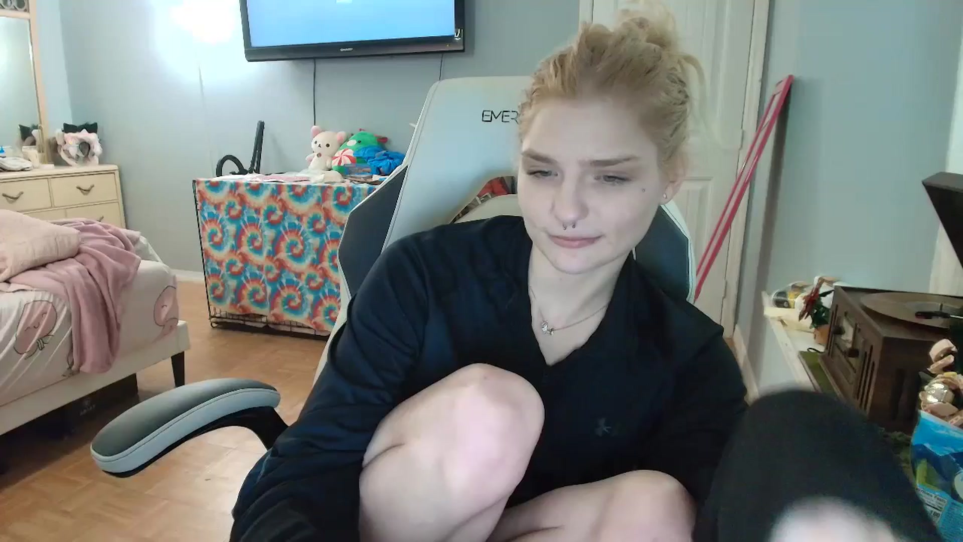 Gallery image thumbnail from DuckChan0's myfreecams stream on, 01/09/2025, 16:30 image 17 of 20