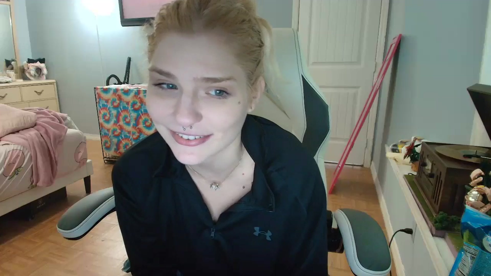 Gallery image thumbnail from DuckChan0's myfreecams stream on, 01/09/2025, 16:30 image 5 of 20
