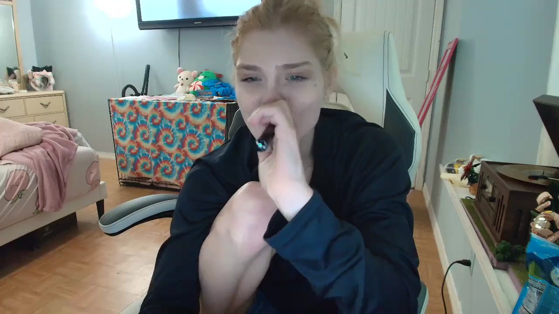 Gallery image thumbnail from DuckChan0's myfreecams stream on, 01/09/2025, 16:30 image 10 of 20