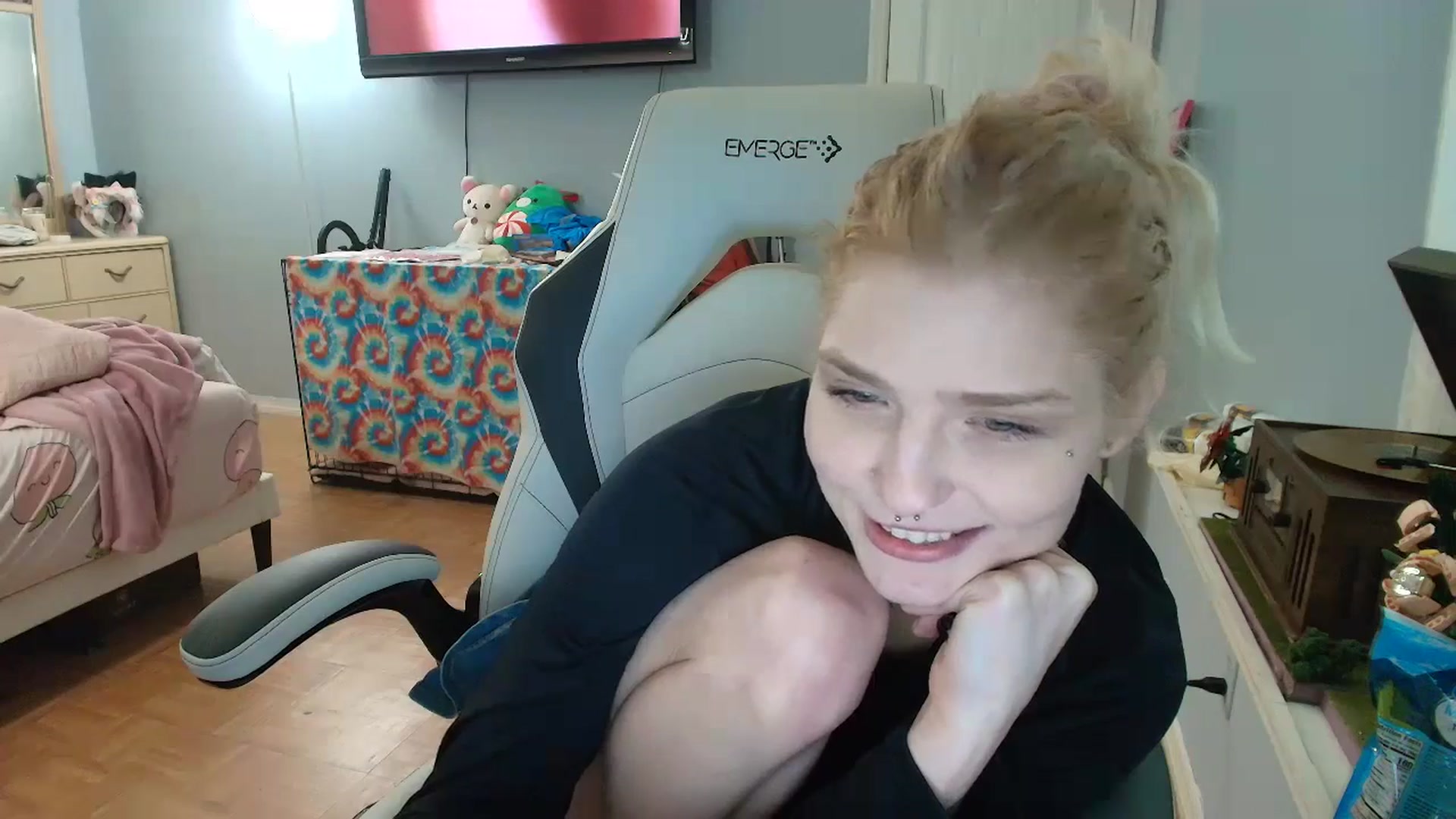 Gallery image thumbnail from DuckChan0's myfreecams stream on, 01/09/2025, 16:30 image 12 of 20
