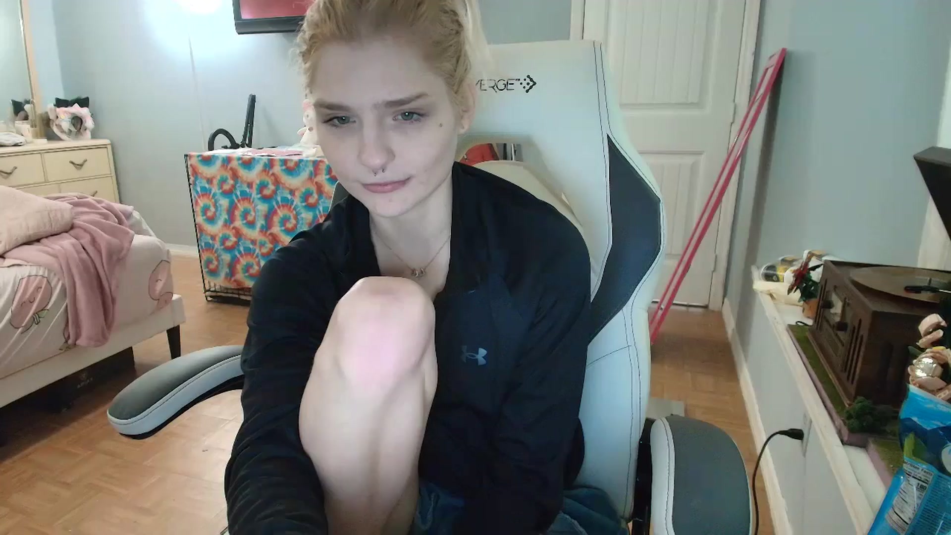 Gallery image thumbnail from DuckChan0's myfreecams stream on, 01/09/2025, 16:30 image 14 of 20