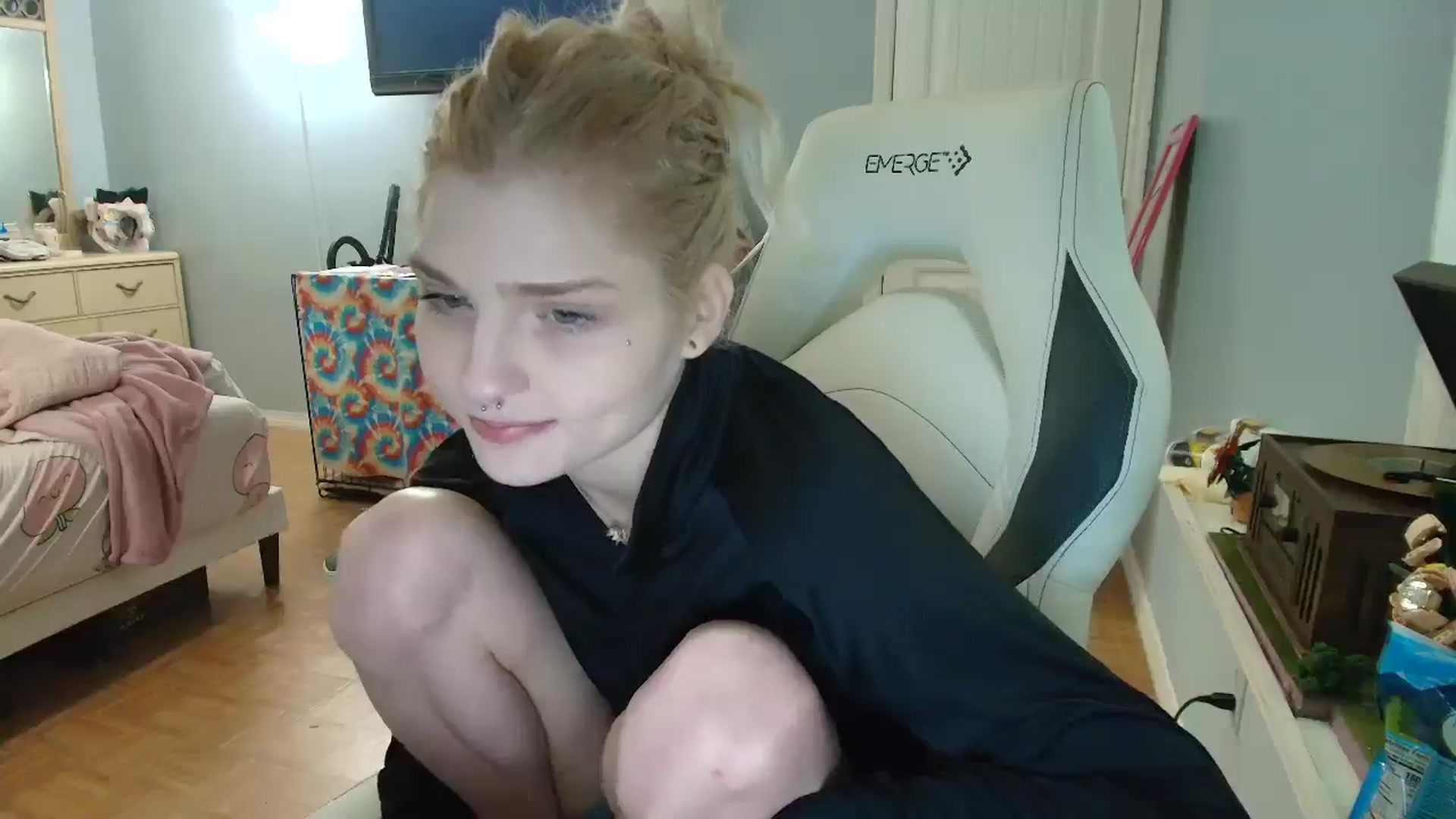Gallery image thumbnail from DuckChan0's myfreecams stream on, 01/09/2025, 16:30 image 16 of 20