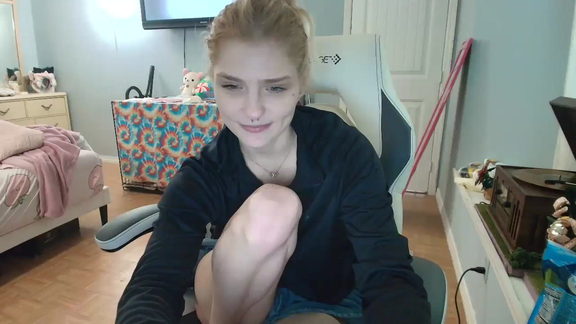Gallery image thumbnail from DuckChan0's myfreecams stream on, 01/09/2025, 16:30 image 9 of 20