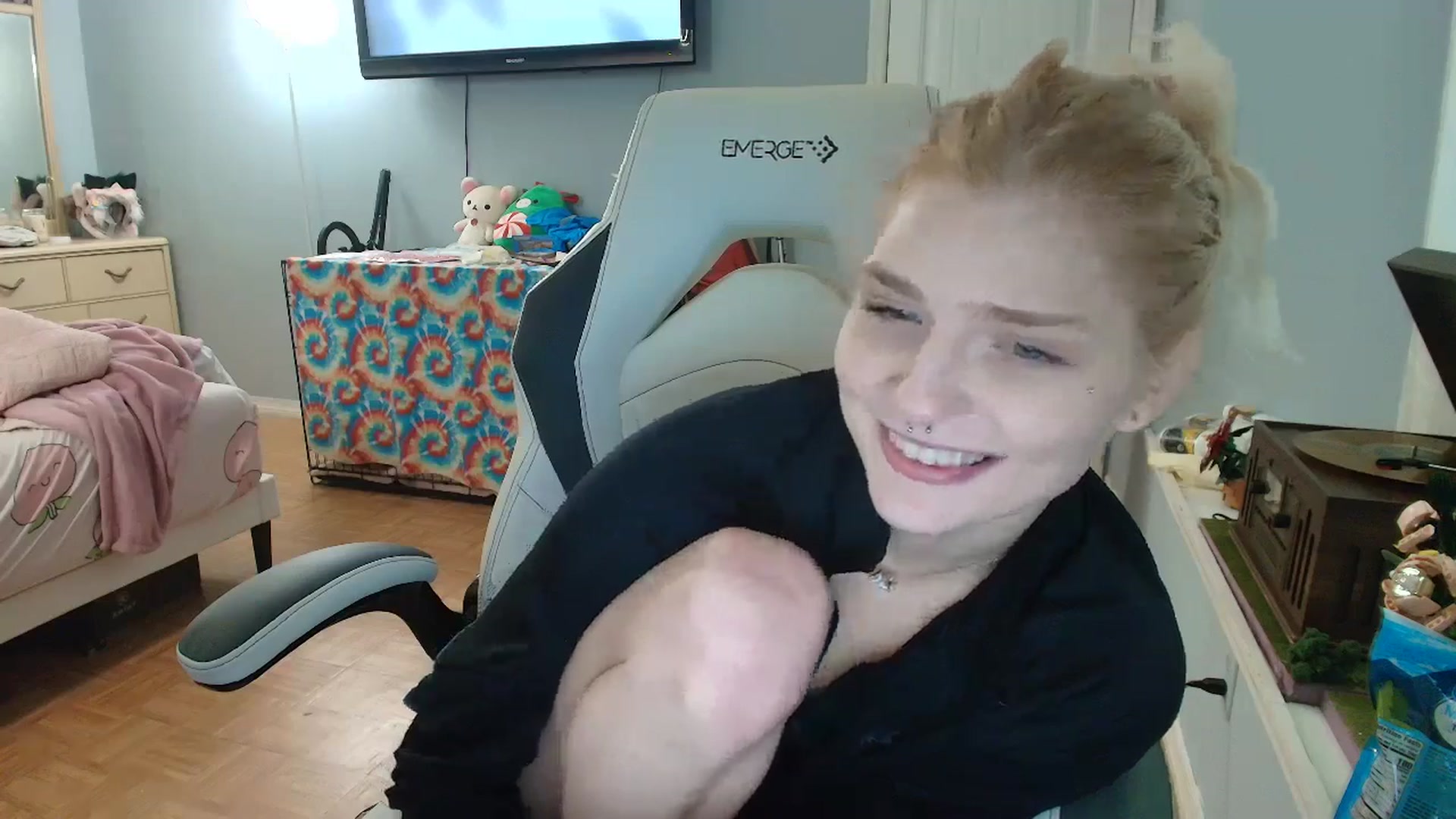 Gallery image thumbnail from DuckChan0's myfreecams stream on, 01/09/2025, 16:30 image 11 of 20