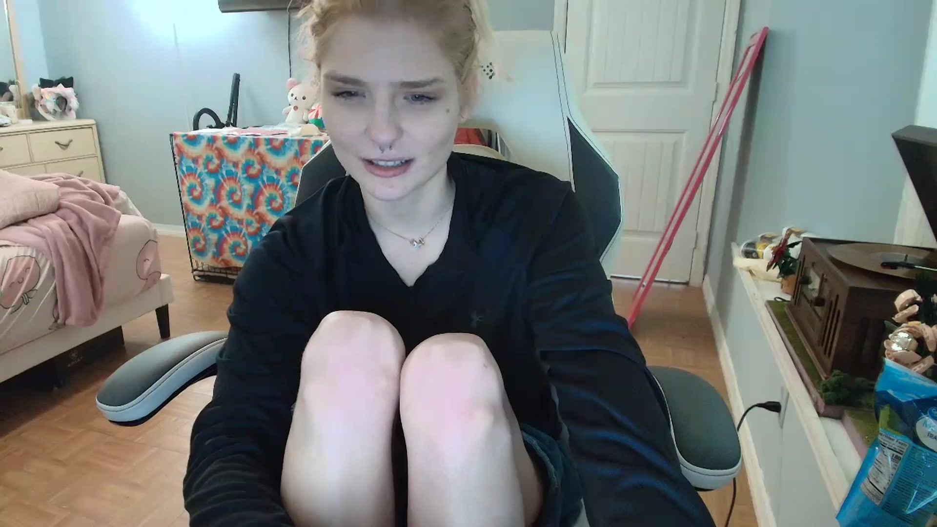 Gallery image thumbnail from DuckChan0's myfreecams stream on, 01/09/2025, 16:30 image 20 of 20