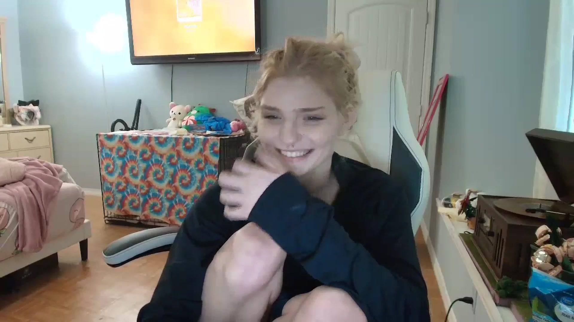 Gallery image thumbnail from DuckChan0's myfreecams stream on, 01/09/2025, 17:23 image 9 of 20