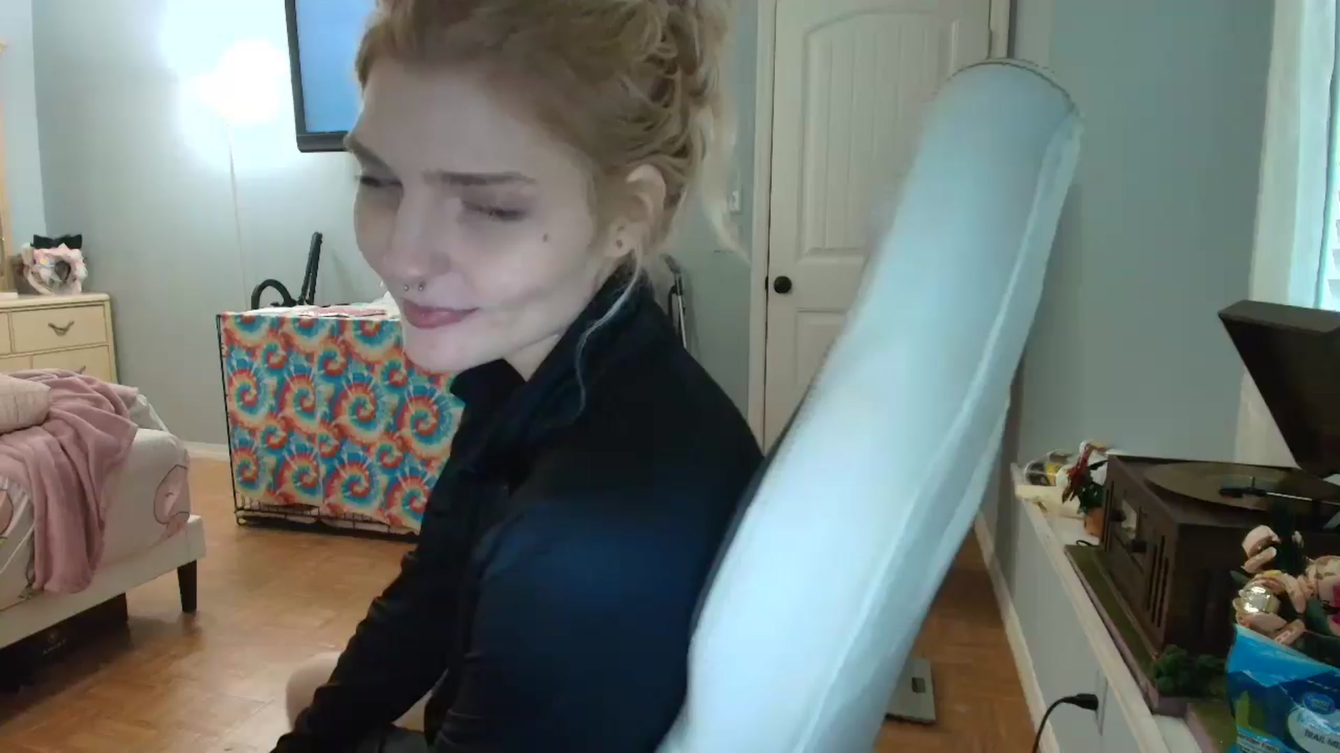Gallery image thumbnail from DuckChan0's myfreecams stream on, 01/09/2025, 17:23 image 1 of 20