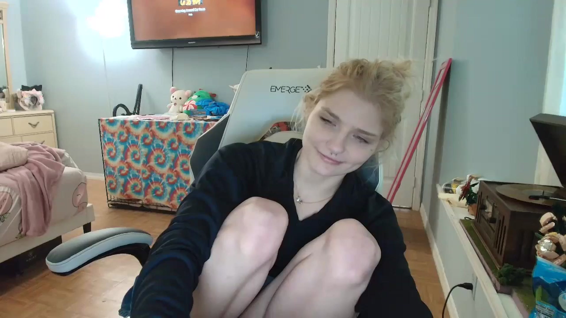 Gallery image thumbnail from DuckChan0's myfreecams stream on, 01/09/2025, 17:23 image 17 of 20