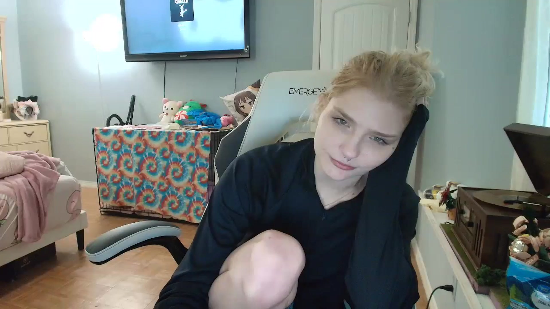 Gallery image thumbnail from DuckChan0's myfreecams stream on, 01/09/2025, 17:23 image 5 of 20