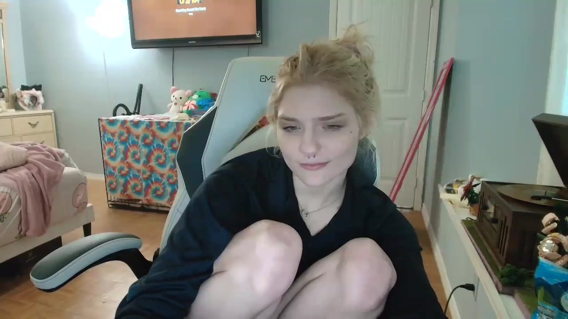 Gallery image thumbnail from DuckChan0's myfreecams stream on, 01/09/2025, 17:23 image 19 of 20