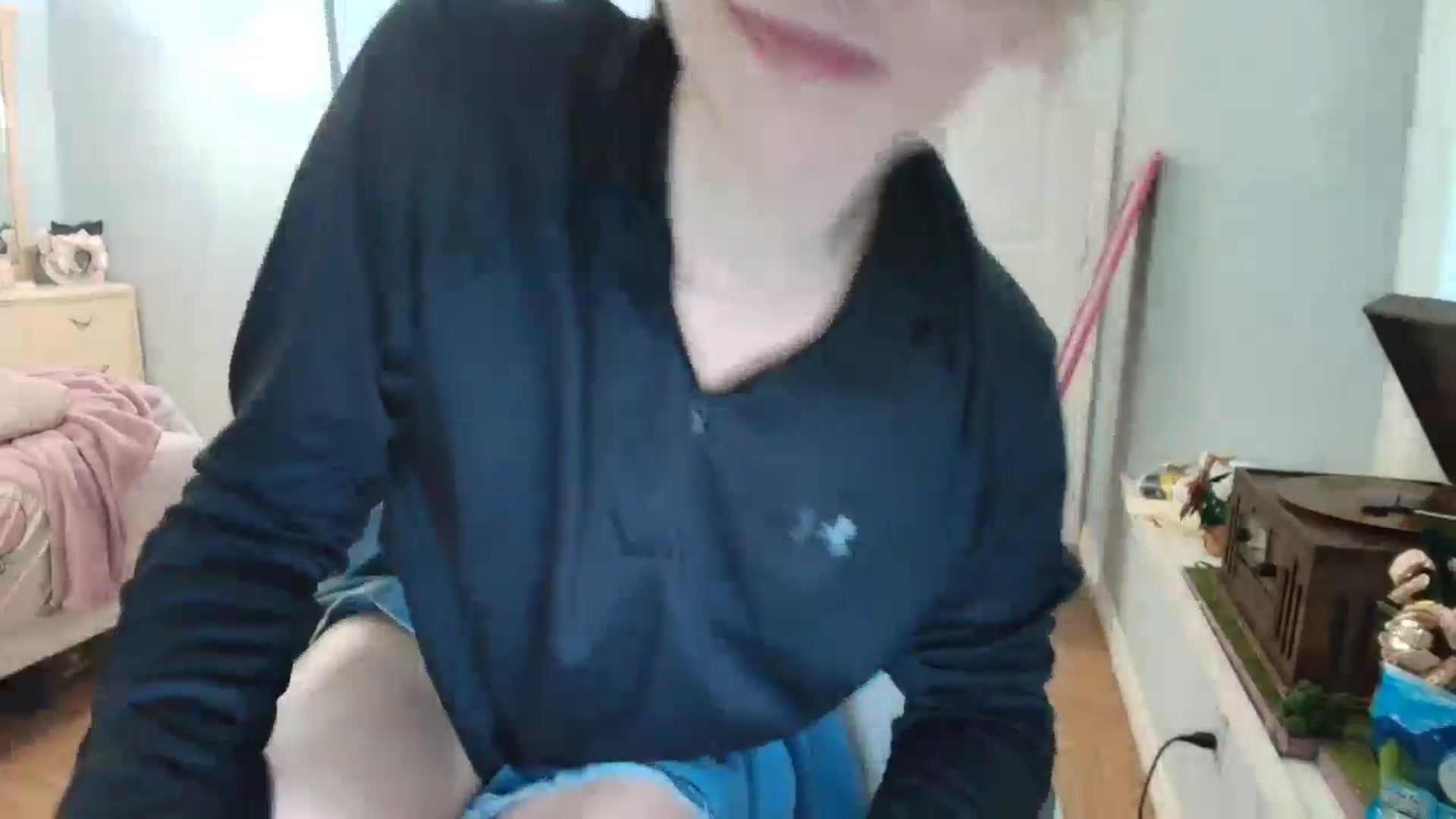 Gallery image thumbnail from DuckChan0's myfreecams stream on, 01/09/2025, 17:23 image 15 of 20