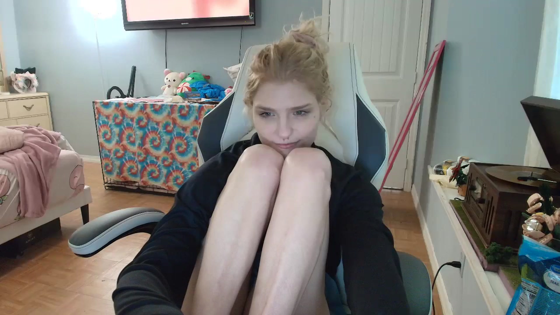 Gallery image thumbnail from DuckChan0's myfreecams stream on, 01/09/2025, 17:23 image 11 of 20