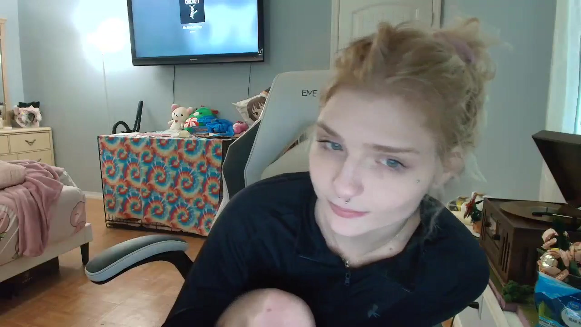 Gallery image thumbnail from DuckChan0's myfreecams stream on, 01/09/2025, 17:23 image 7 of 20
