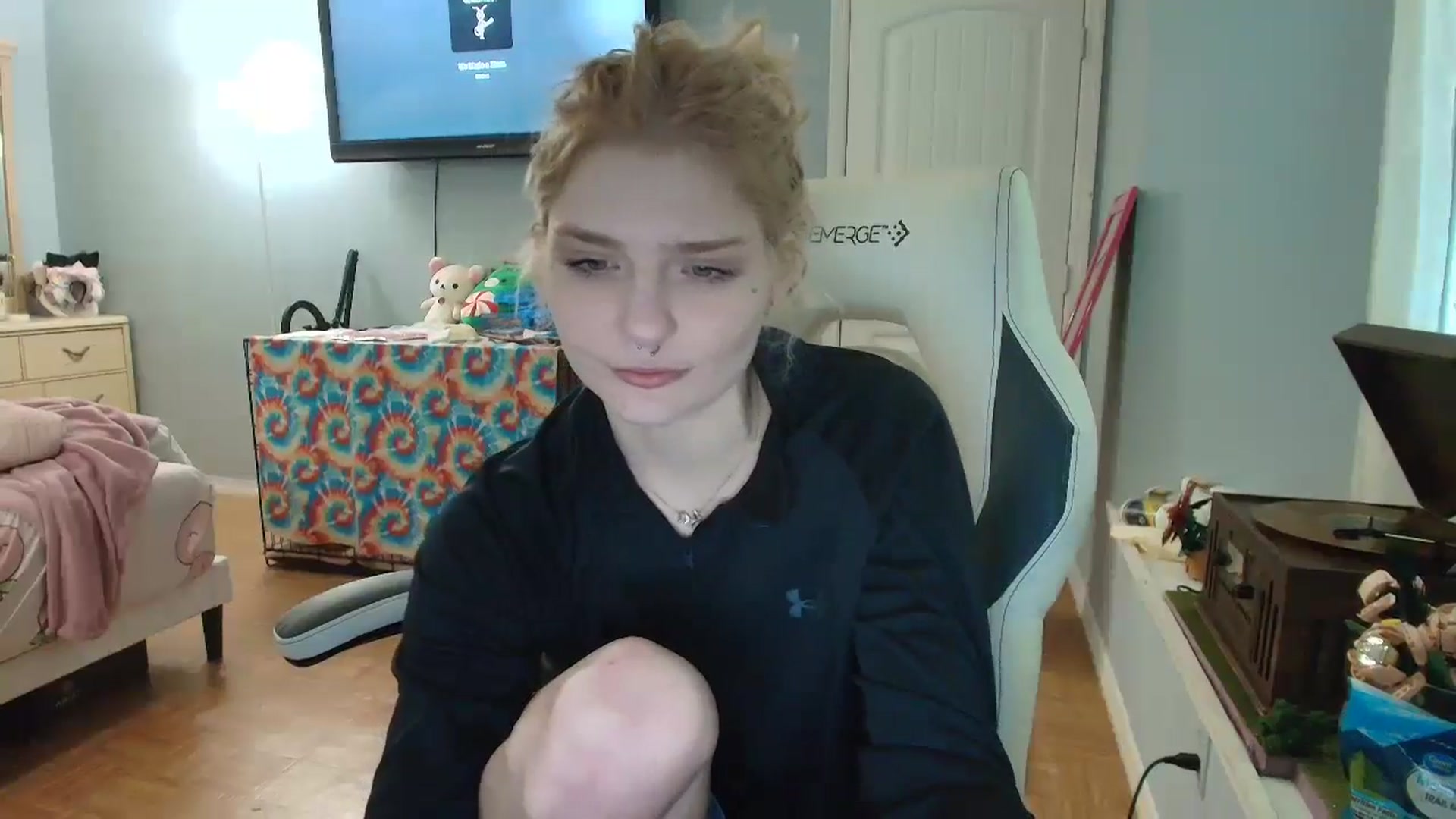 Gallery image thumbnail from DuckChan0's myfreecams stream on, 01/09/2025, 17:23 image 6 of 20