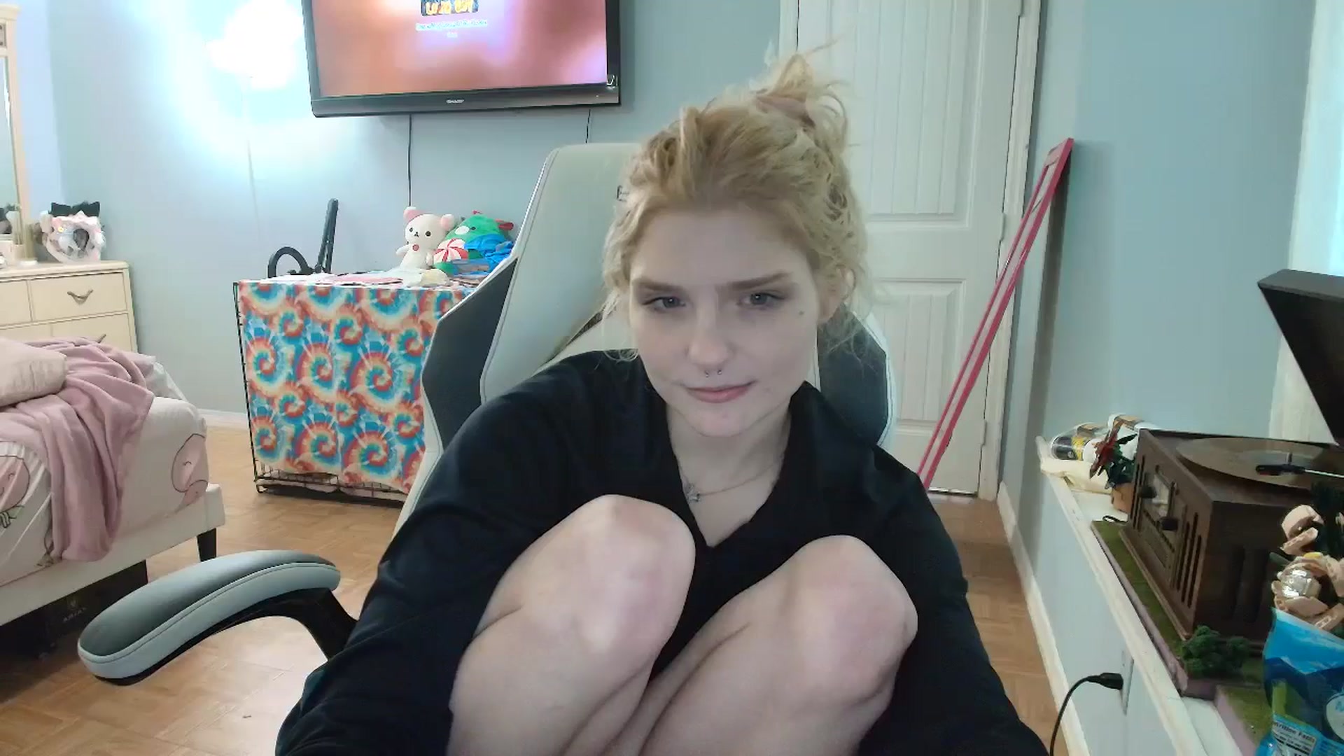 Gallery image thumbnail from DuckChan0's myfreecams stream on, 01/09/2025, 17:23 image 18 of 20