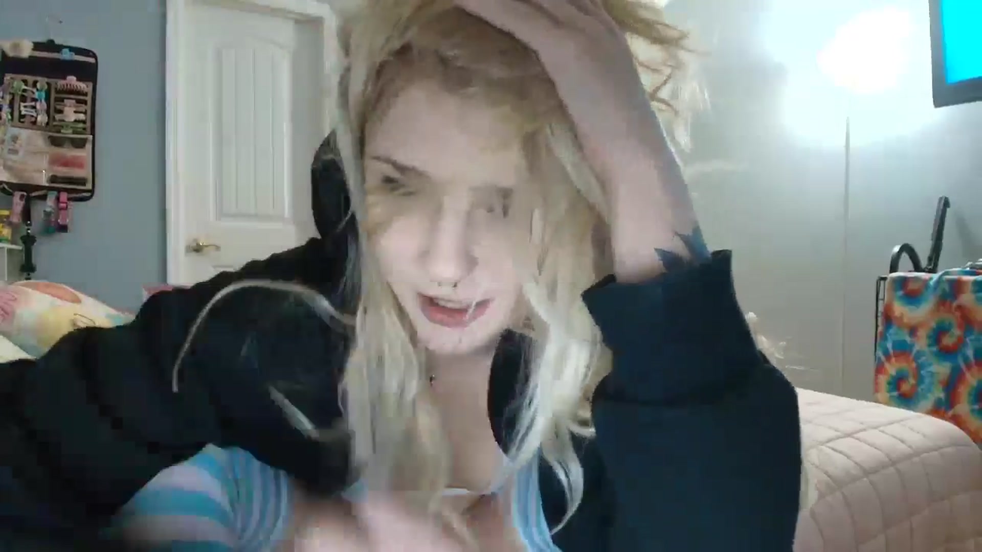 Gallery image thumbnail from DuckChan0's myfreecams stream on, 01/11/2025, 16:38 image 4 of 20