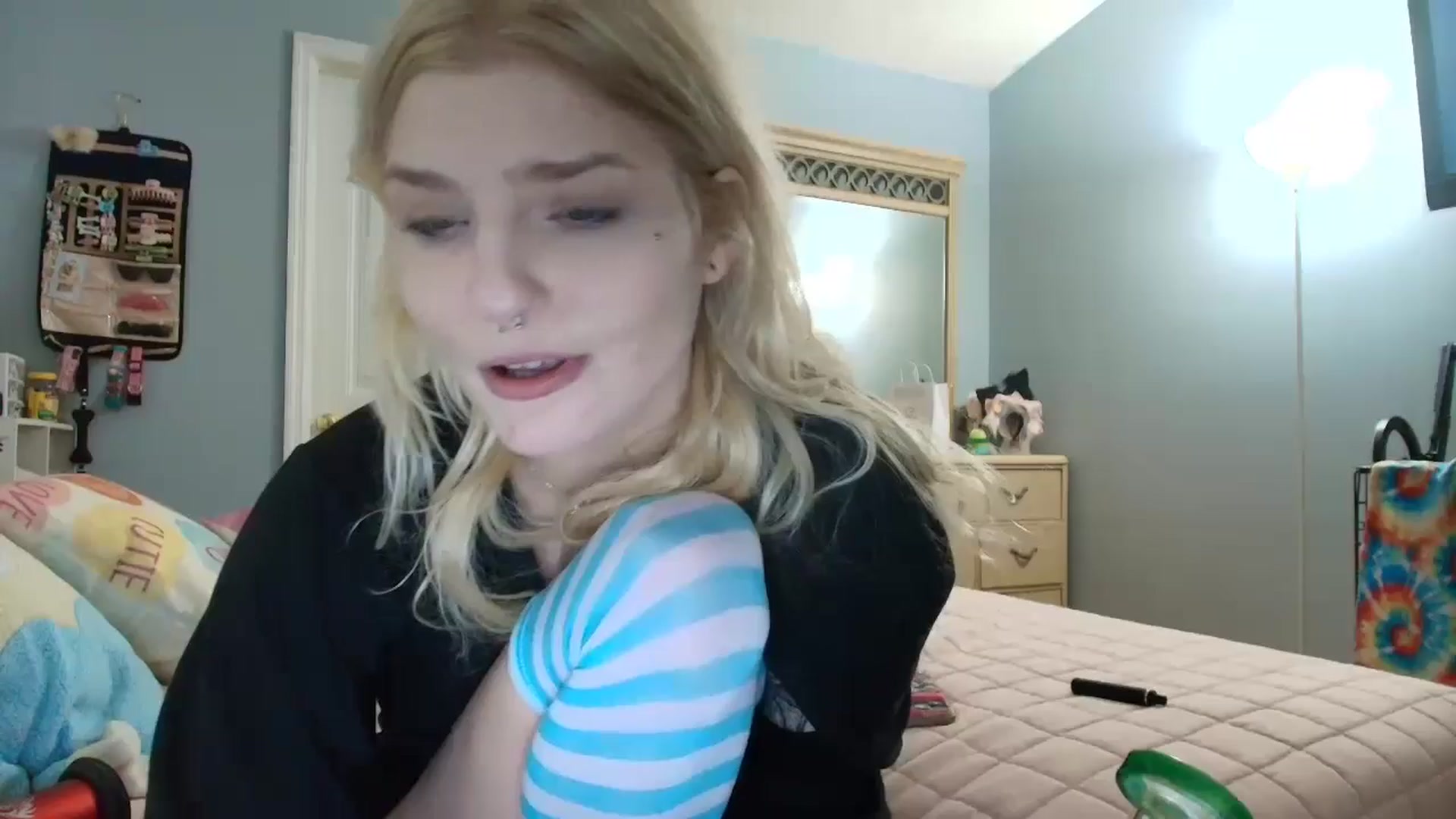 Gallery image thumbnail from DuckChan0's myfreecams stream on, 01/11/2025, 16:38 image 17 of 20