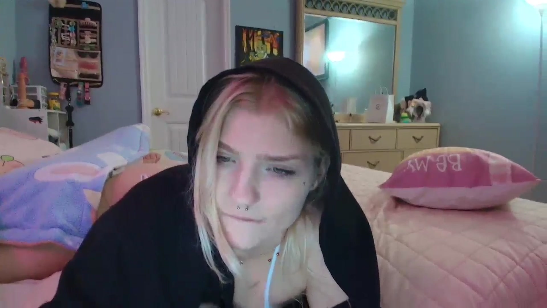 Gallery image thumbnail from DuckChan0's myfreecams stream on, 01/11/2025, 17:48 image 10 of 20