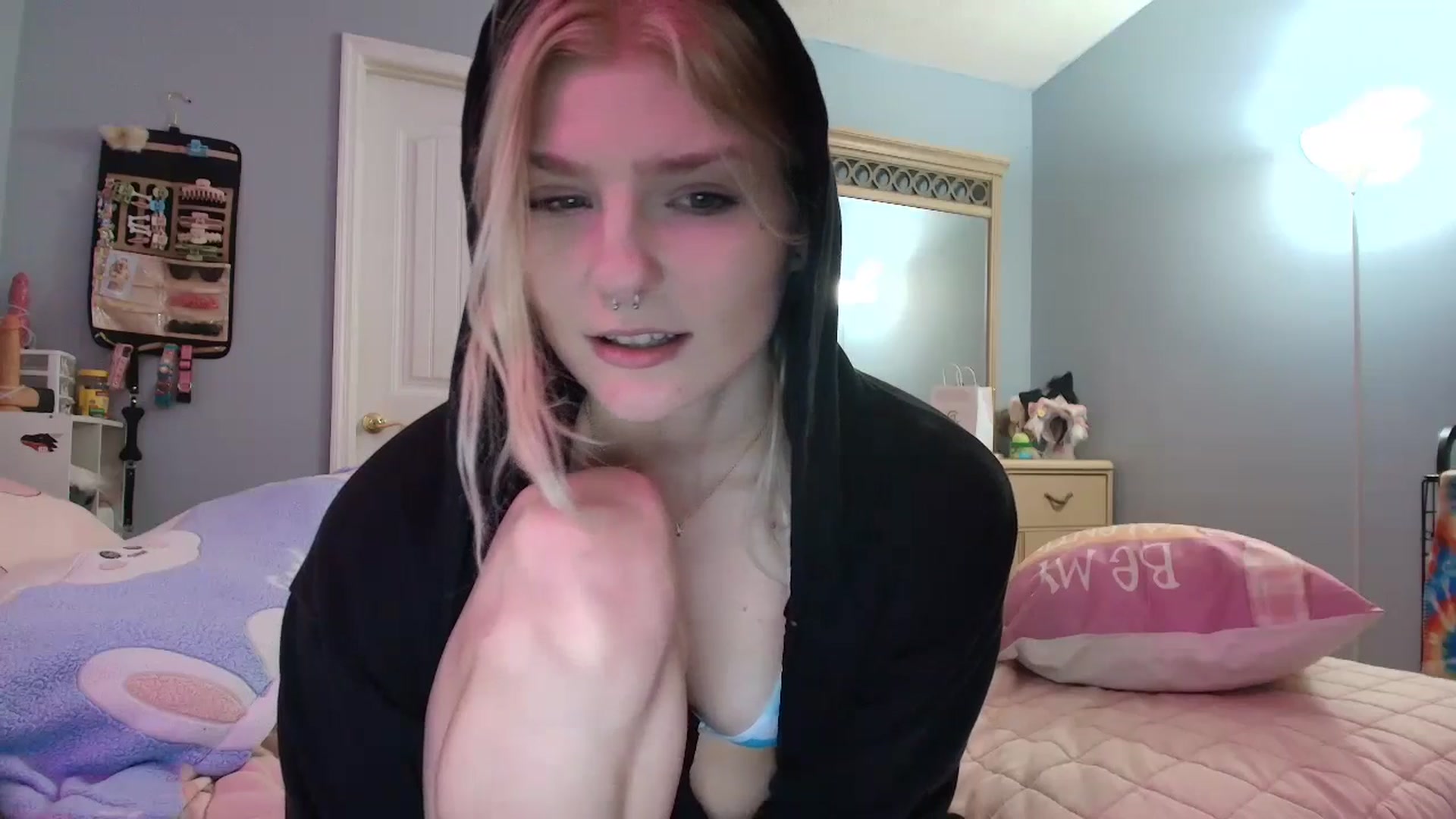 Gallery image thumbnail from DuckChan0's myfreecams stream on, 01/11/2025, 17:48 image 12 of 20