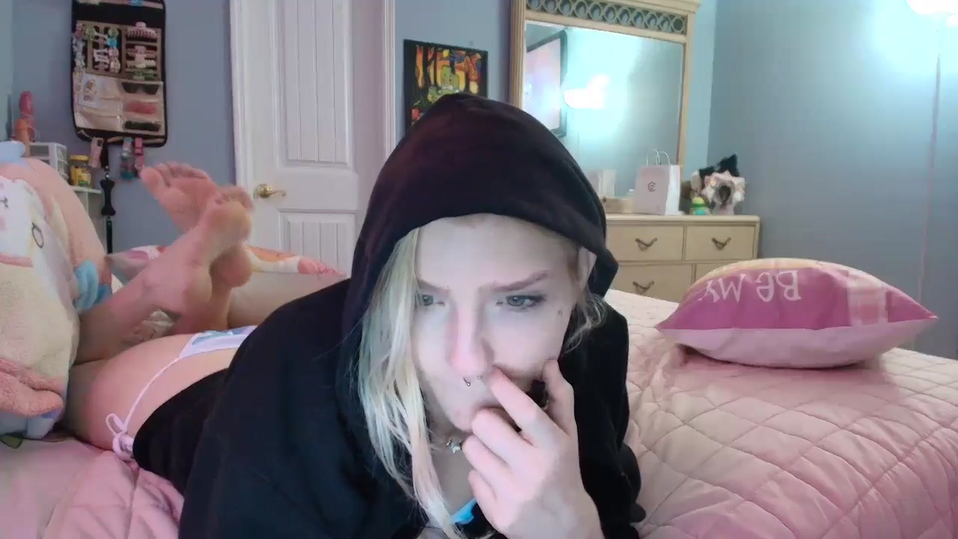Gallery image thumbnail from DuckChan0's myfreecams stream on, 01/11/2025, 17:48 image 9 of 20