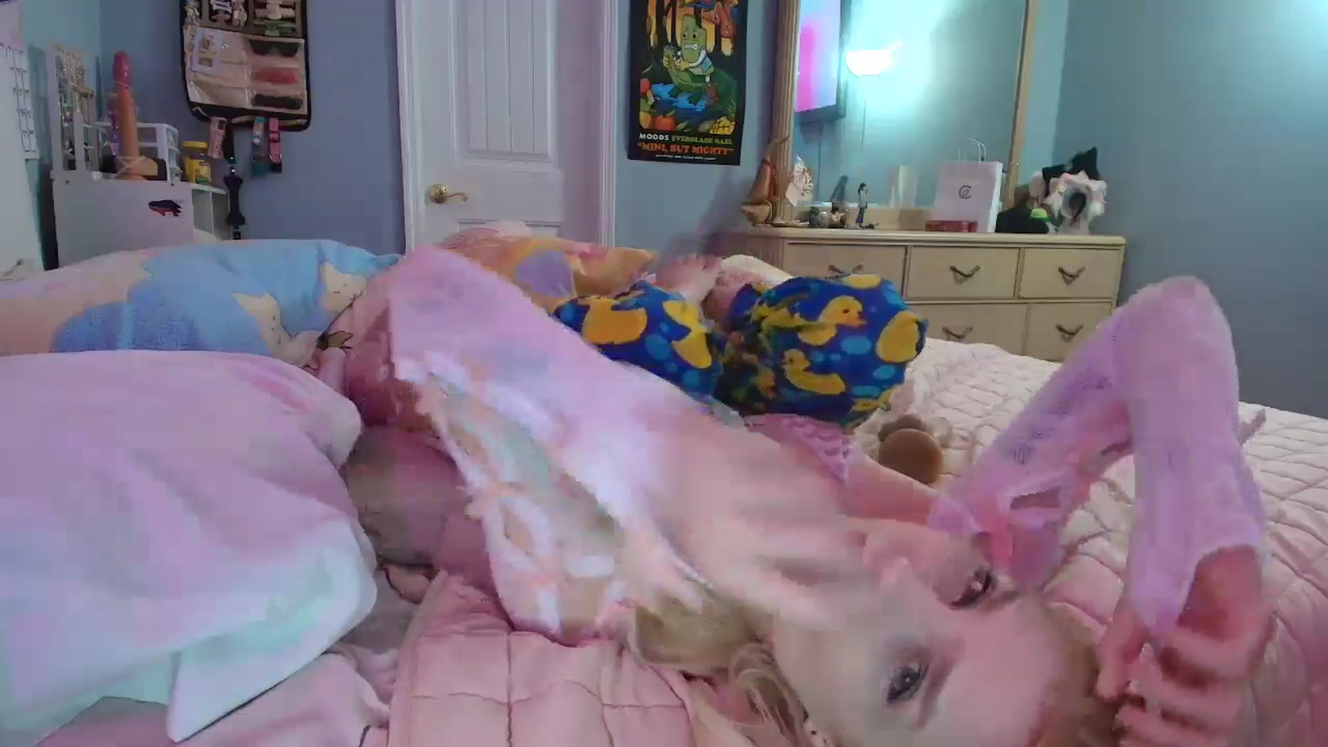Gallery image thumbnail from DuckChan0's myfreecams stream on, 01/12/2025, 24:50 image 8 of 20