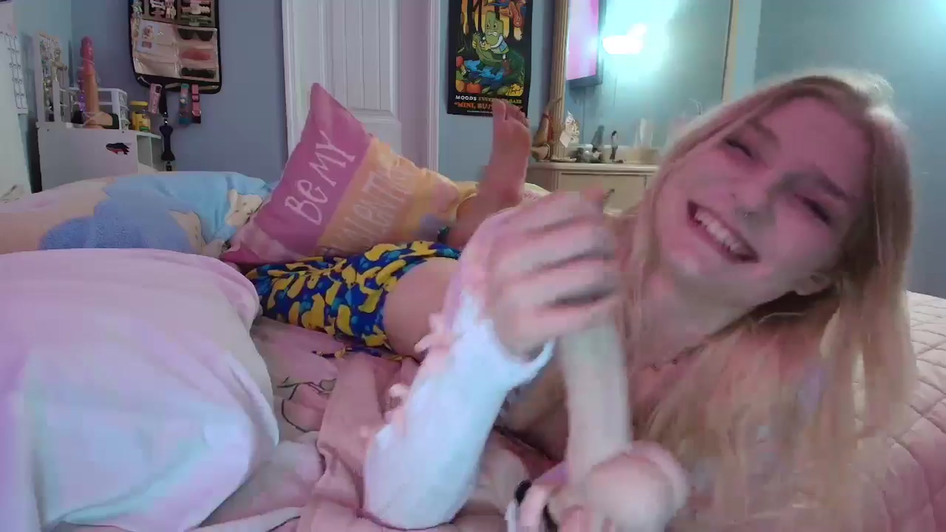 Gallery image thumbnail from DuckChan0's myfreecams stream on, 01/12/2025, 24:50 image 7 of 20