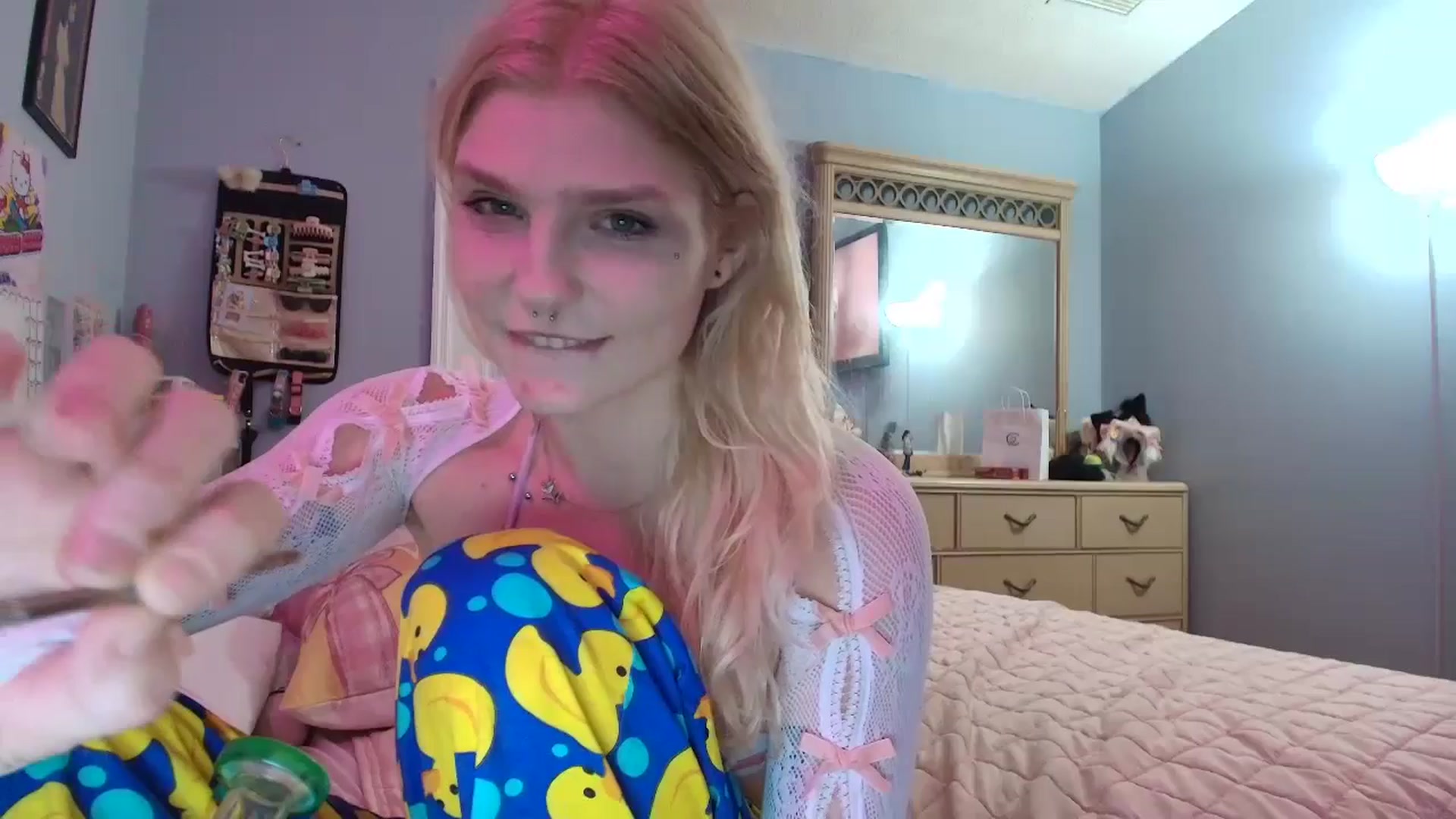 Gallery image thumbnail from DuckChan0's myfreecams stream on, 01/12/2025, 24:50 image 15 of 20
